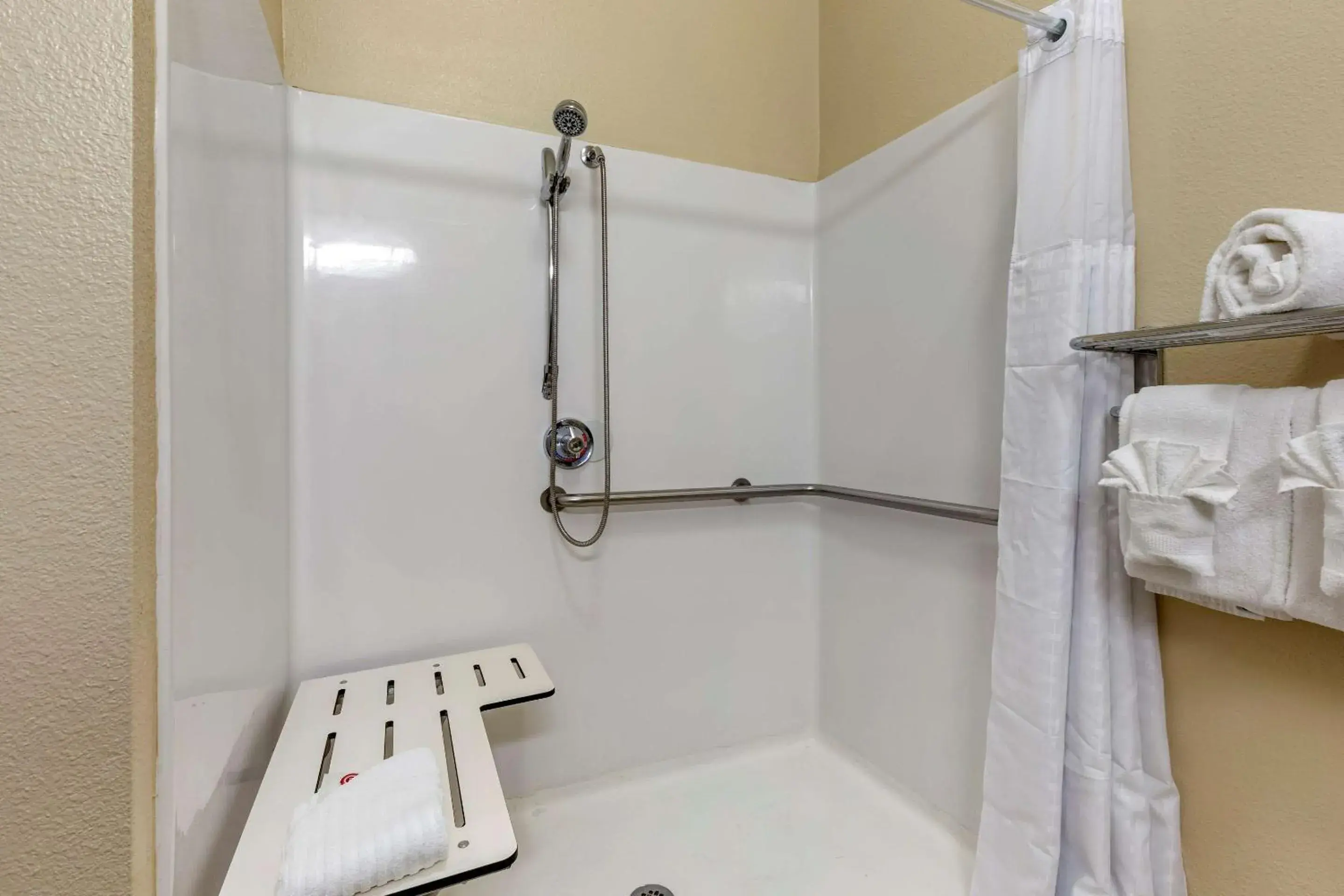 Queen Room with Two Queen Beds - Accessible/Non-Smoking in Comfort Inn & Suites Paris Queen Room with Two Queen Beds - Accessible/Non-Smoking in Comfort Inn & Suites Paris