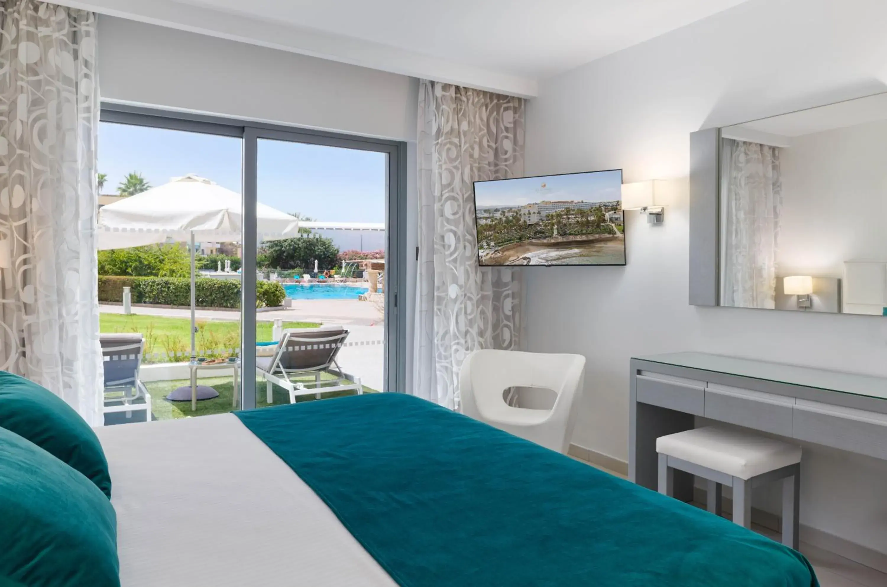 Suite with Garden View in St George Beach Hotel & Spa Resort Suite with Garden View in St George Beach Hotel & Spa Resort