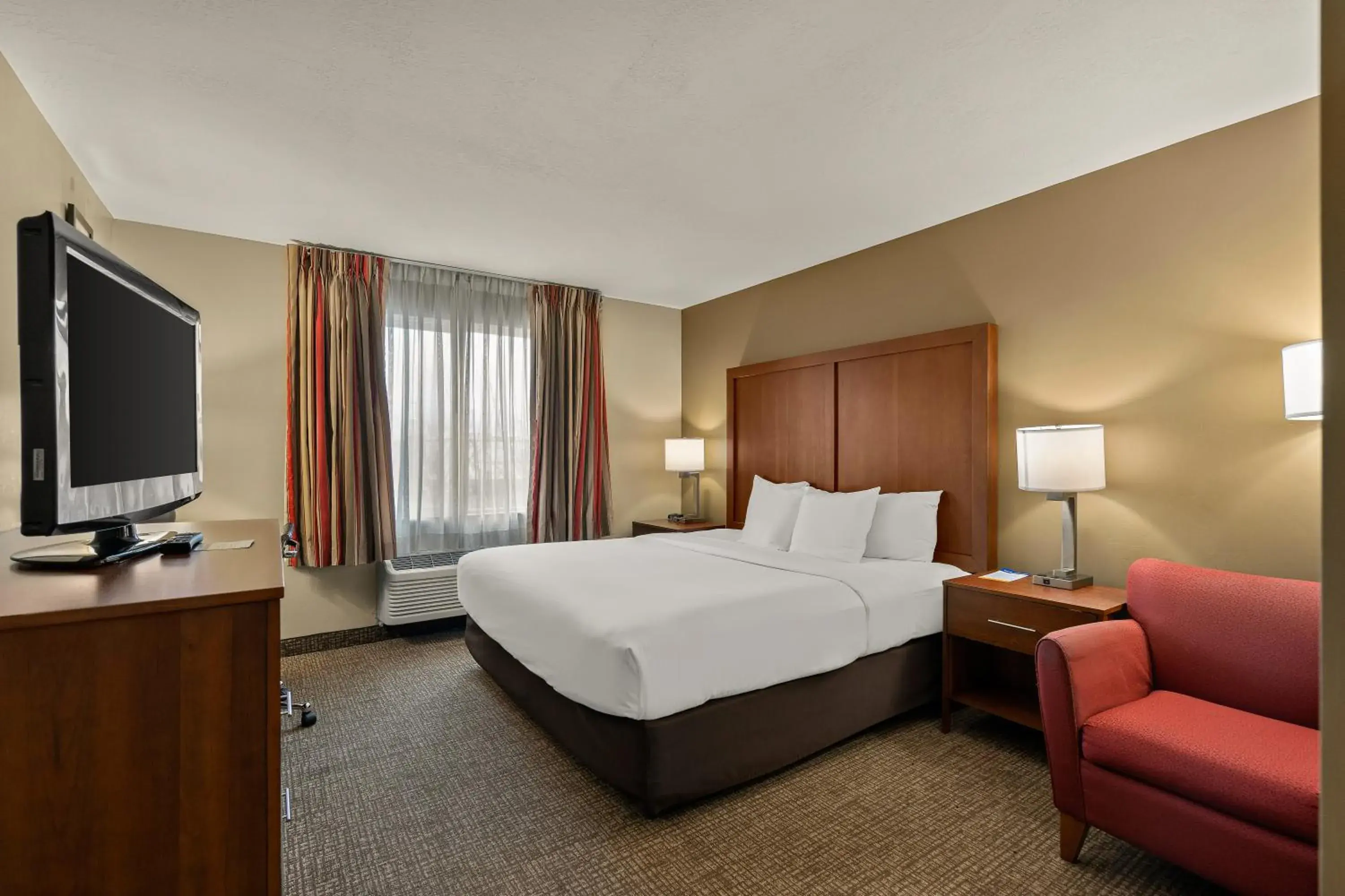 King Room - Non Smoking in Comfort Inn Ogden near Event Center King Room - Non Smoking in Comfort Inn Ogden near Event Center