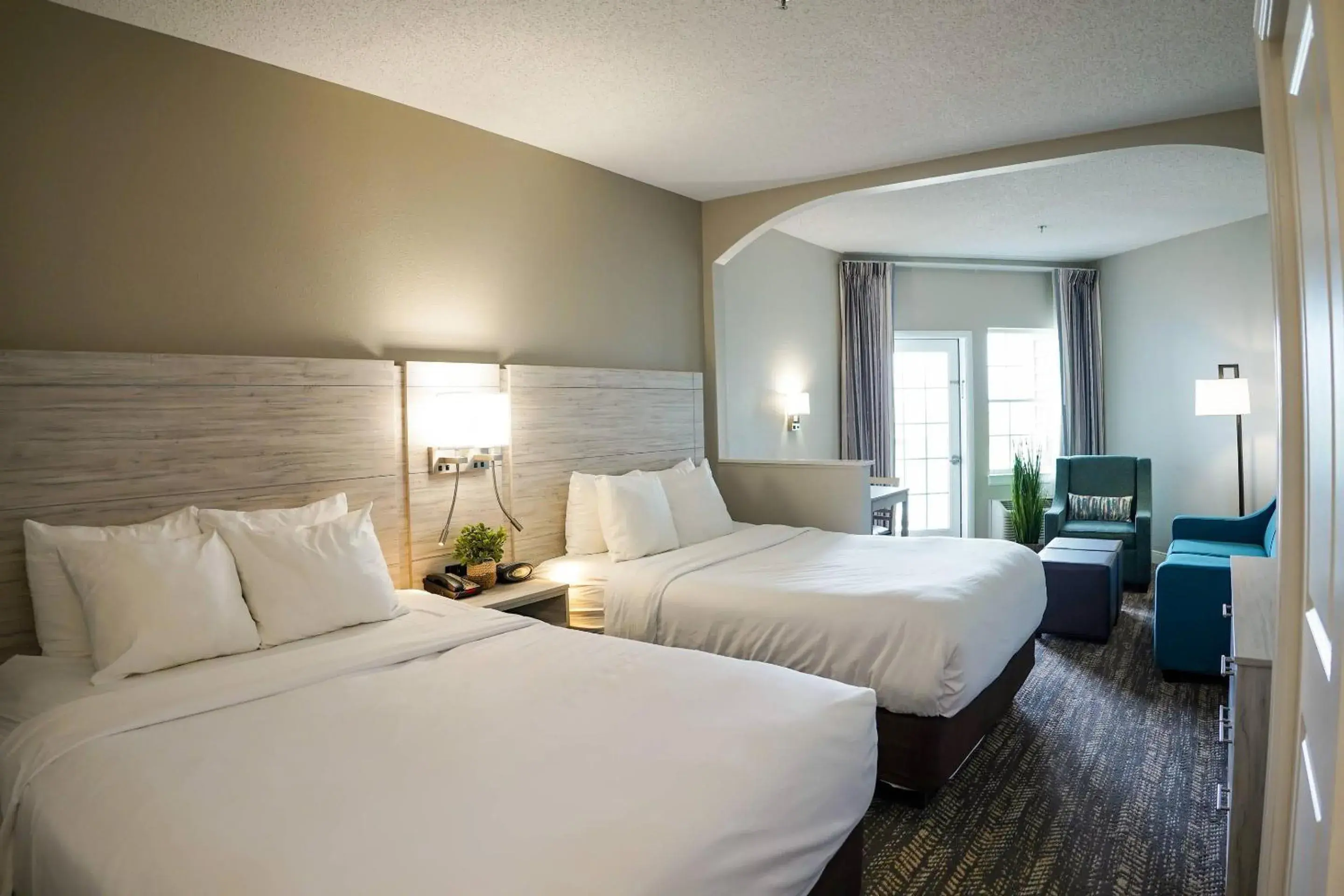 Deluxe View Double Queen Suite in Comfort Suites Chincoteague Island Bayfront Resort Deluxe View Double Queen Suite in Comfort Suites Chincoteague Island Bayfront Resort