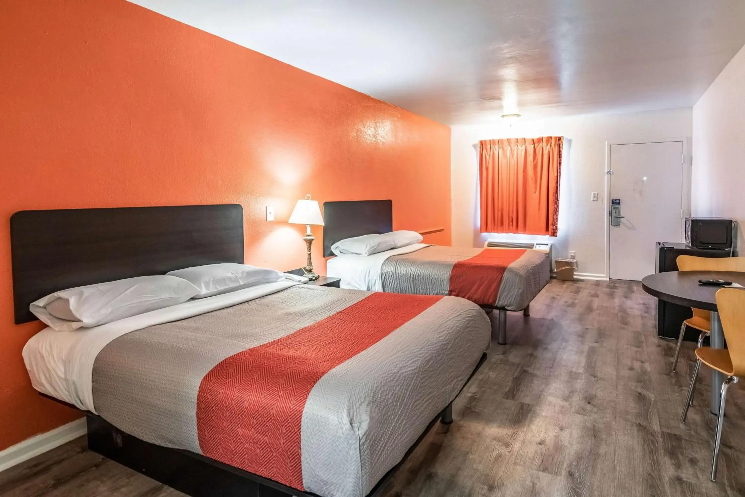 Deluxe Quadruple Room - Non-Smoking in Motel 6-Portsmouth, VA Deluxe Quadruple Room - Non-Smoking in Motel 6-Portsmouth, VA