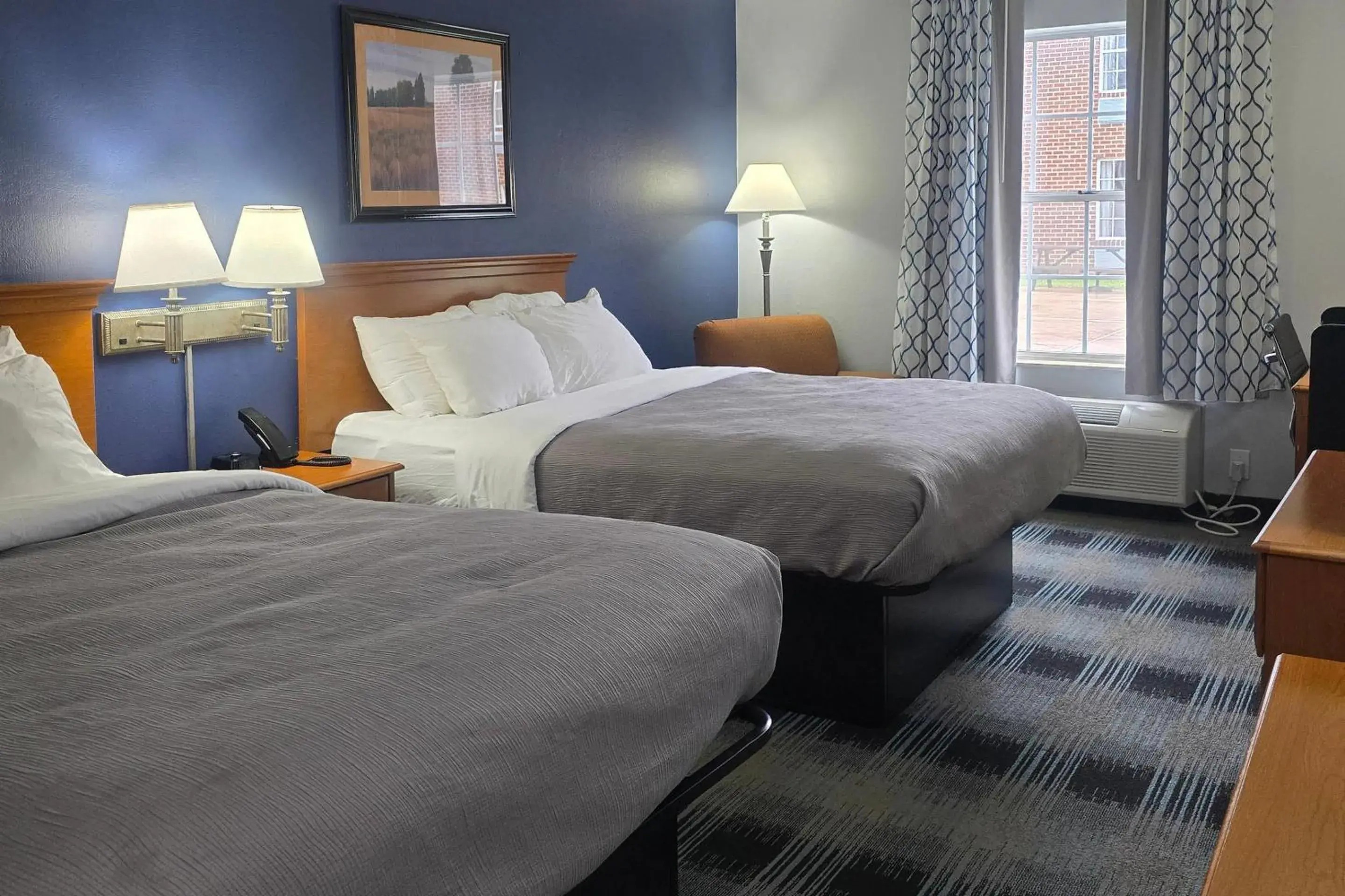 Double Room with Two Double Beds - Non-Smoking in Quality Inn Dublin I-81 Double Room with Two Double Beds - Non-Smoking in Quality Inn Dublin I-81