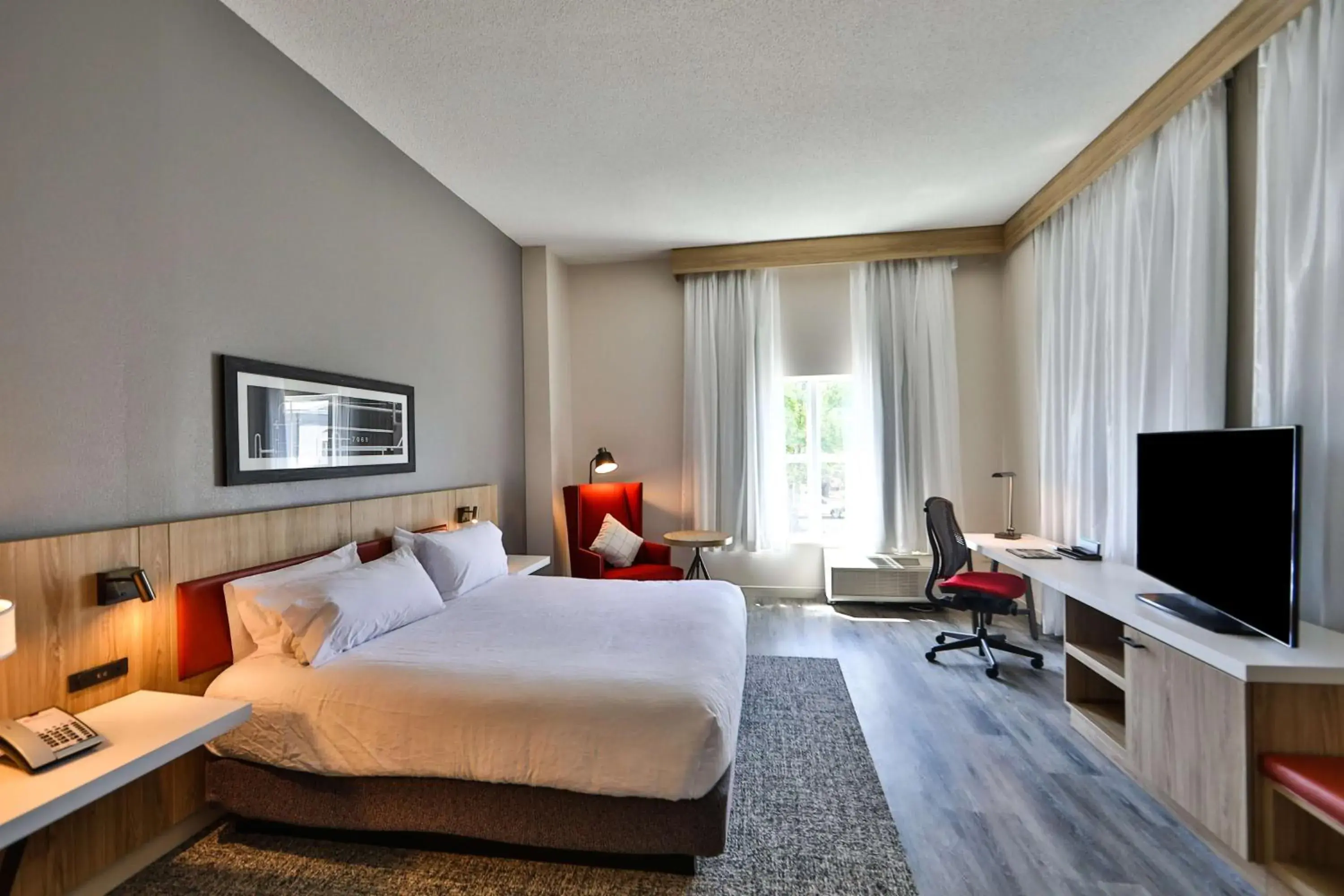 One-Bedroom Corner King Suite in Hilton Garden Inn Savannah Historic District One-Bedroom Corner King Suite in Hilton Garden Inn Savannah Historic District