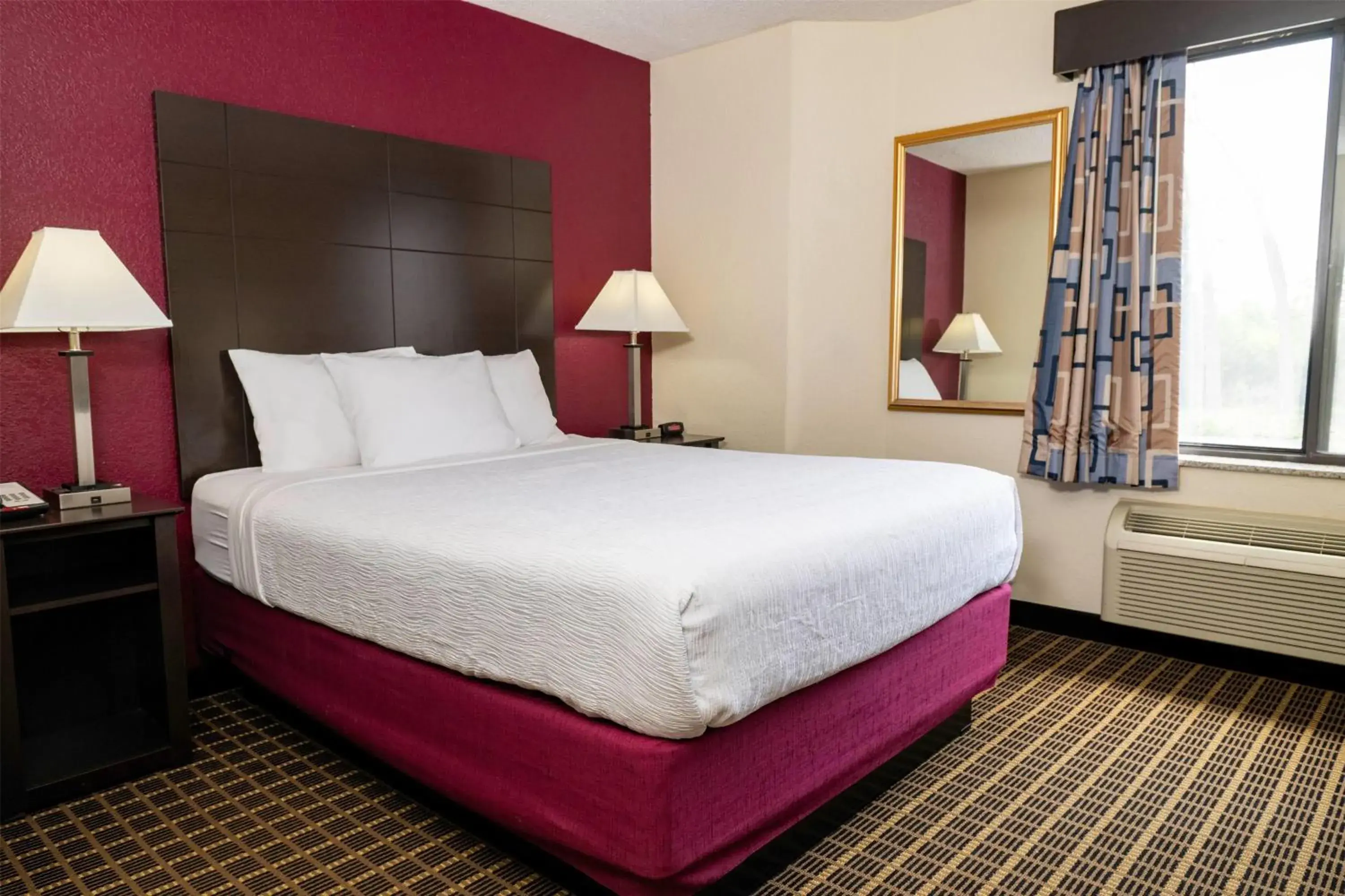 Queen Room - Non-Smoking in Baymont Inn & Suites by Wyndham Mukwonago Queen Room - Non-Smoking in Baymont Inn & Suites by Wyndham Mukwonago