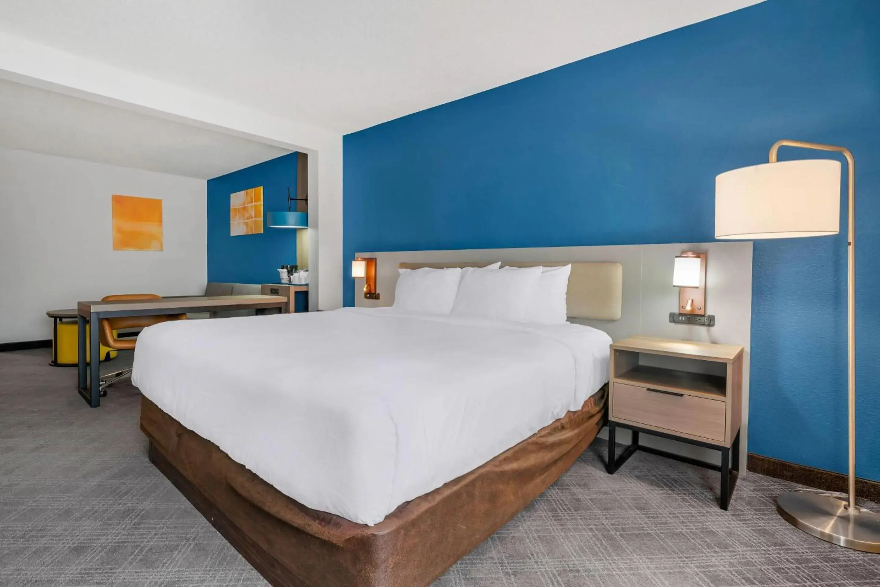 King Suite - Non-Smoking in Comfort Inn & Suites Sheboygan I-43 King Suite - Non-Smoking in Comfort Inn & Suites Sheboygan I-43