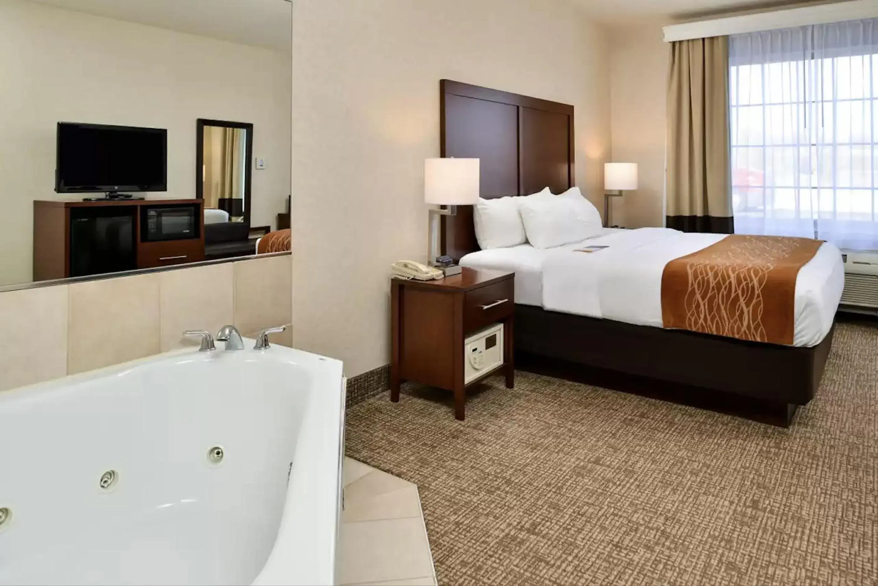 One Room Suite with Whirlpool - Non Smoking in Comfort Inn & Suites DeForest One Room Suite with Whirlpool - Non Smoking in Comfort Inn & Suites DeForest