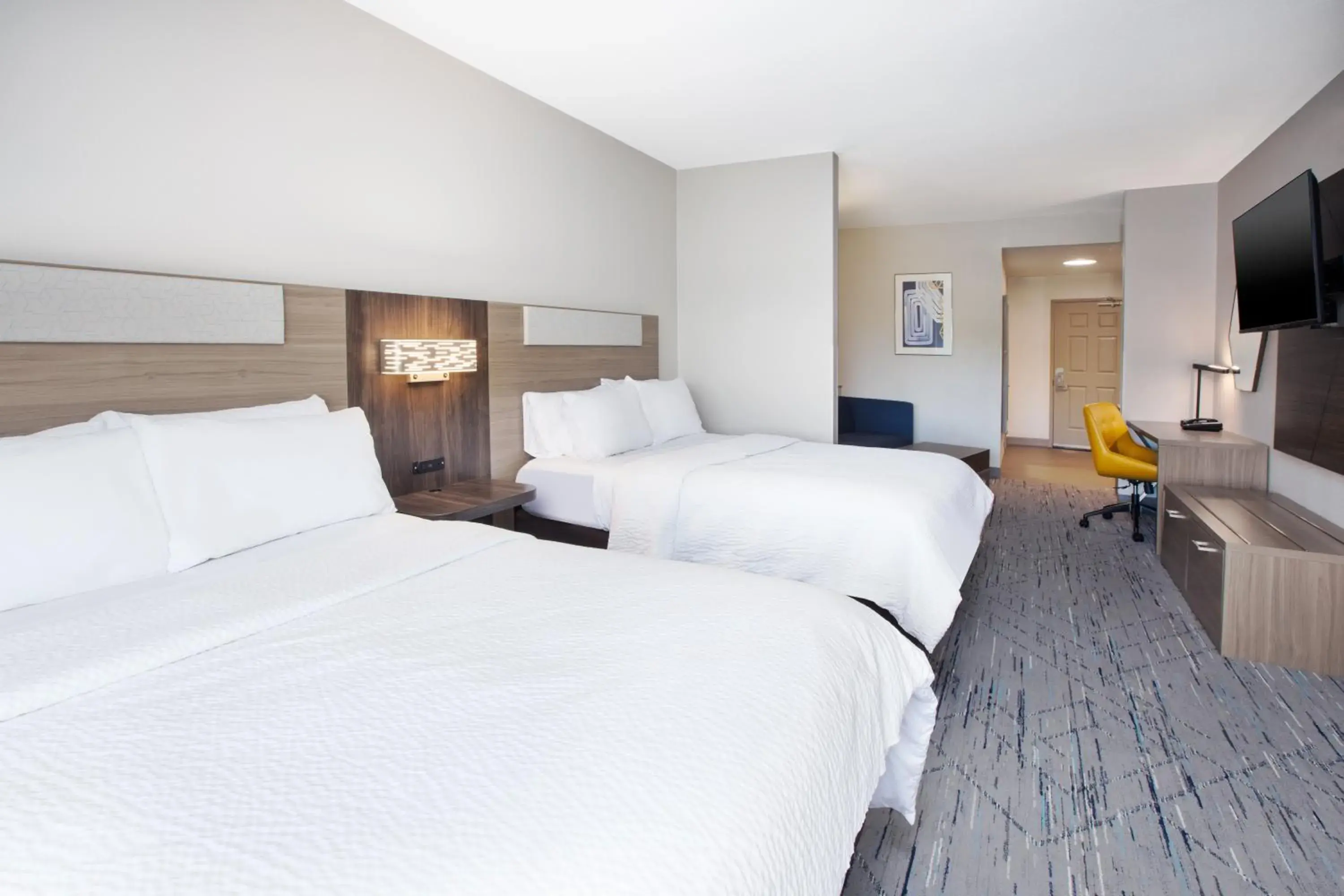 Standard Room with Two Queen Beds in Holiday Inn Express & Suites Milwaukee NW - Park Place by IHG Standard Room with Two Queen Beds in Holiday Inn Express & Suites Milwaukee NW - Park Place by IHG