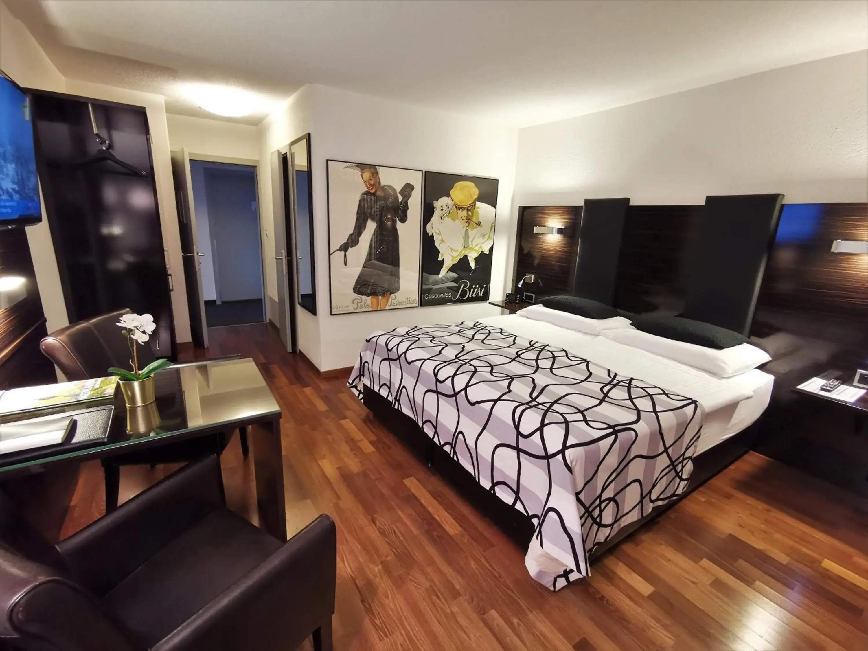 Double Room with Balcony and Lake View in Hotel Brienzersee Double Room with Balcony and Lake View in Hotel Brienzersee