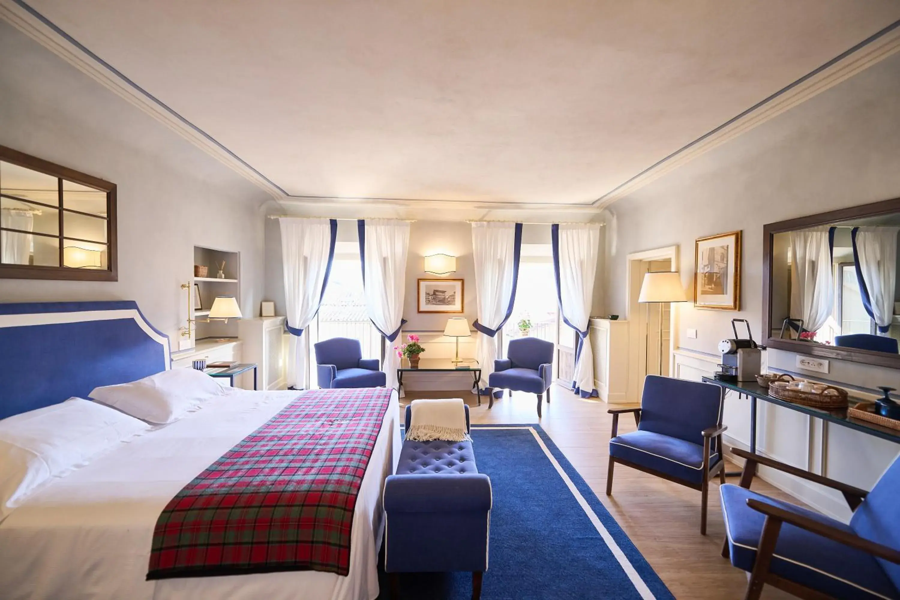 Deluxe Double or Twin Room in Palazzo Niccolini al Duomo Residenza D'Epoca Deluxe Double or Twin Room in Palazzo Niccolini al Duomo Residenza D'Epoca