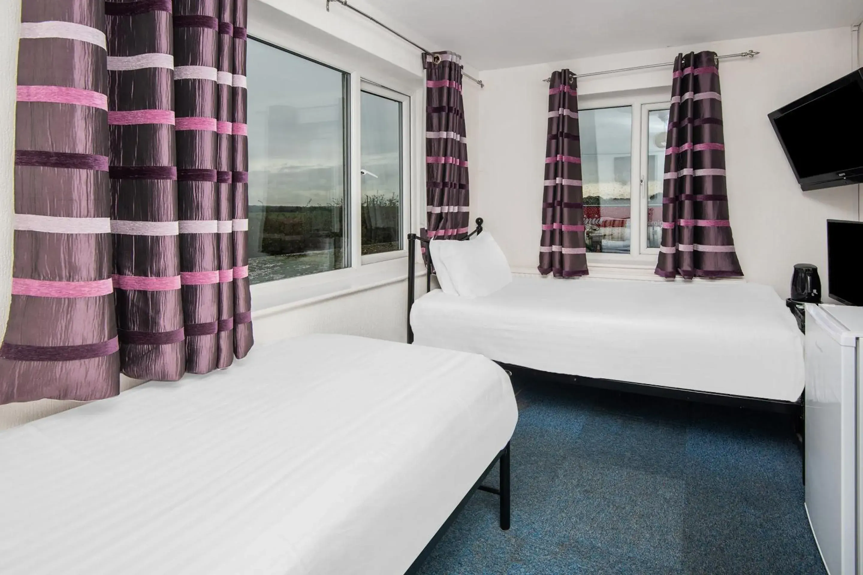 Standard Twin Room with Shared Bathroom in Chris's Motel Standard Twin Room with Shared Bathroom in Chris's Motel