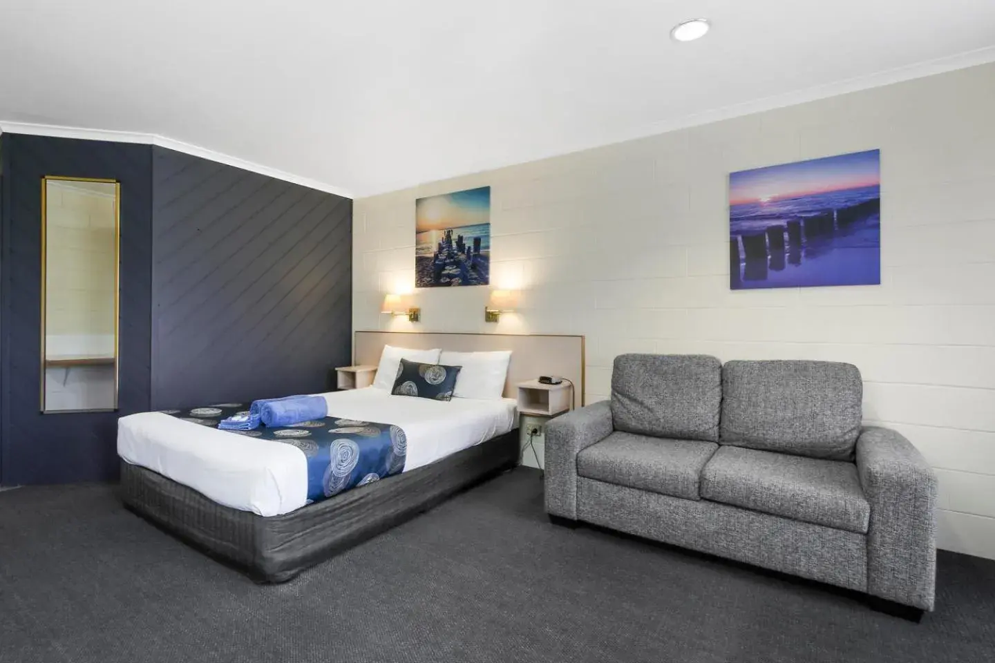 Deluxe Queen Suite in Cunningham Shore Motel Deluxe Queen Suite in Cunningham Shore Motel