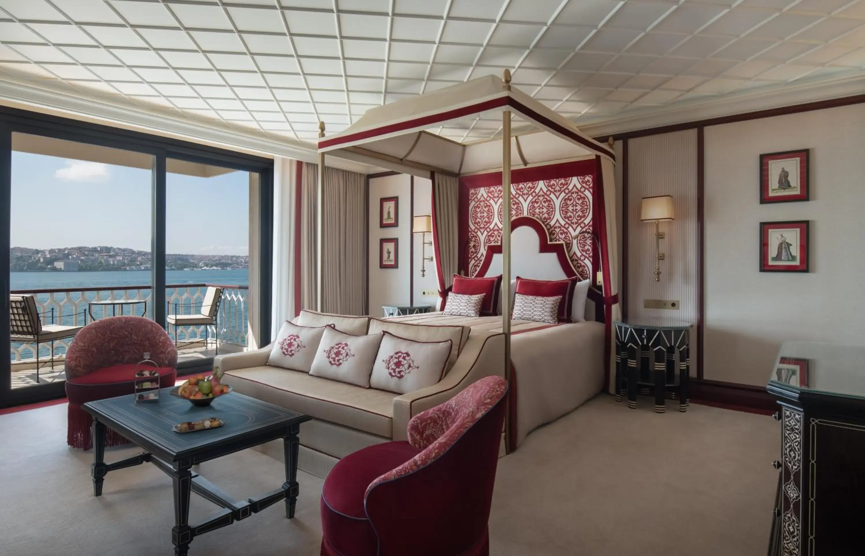 Grand Deluxe Ciragan Bosphorus View King Room in Çırağan Palace Kempinski Istanbul Grand Deluxe Ciragan Bosphorus View King Room in Çırağan Palace Kempinski Istanbul