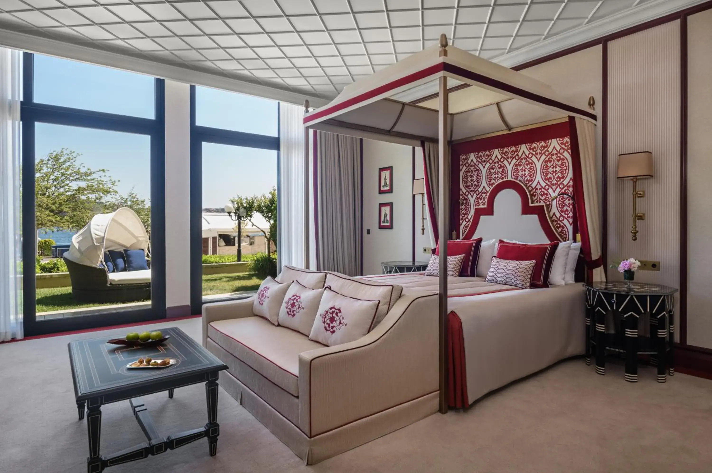 Lillium Garden in Çırağan Palace Kempinski Istanbul Lillium Garden in Çırağan Palace Kempinski Istanbul