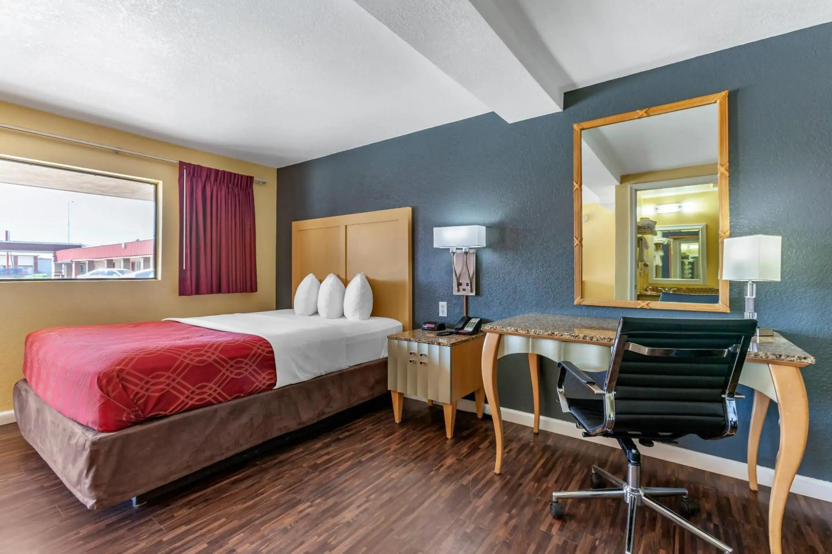 Queen Room - Non-Smoking in Econo Lodge Clovis Queen Room - Non-Smoking in Econo Lodge Clovis