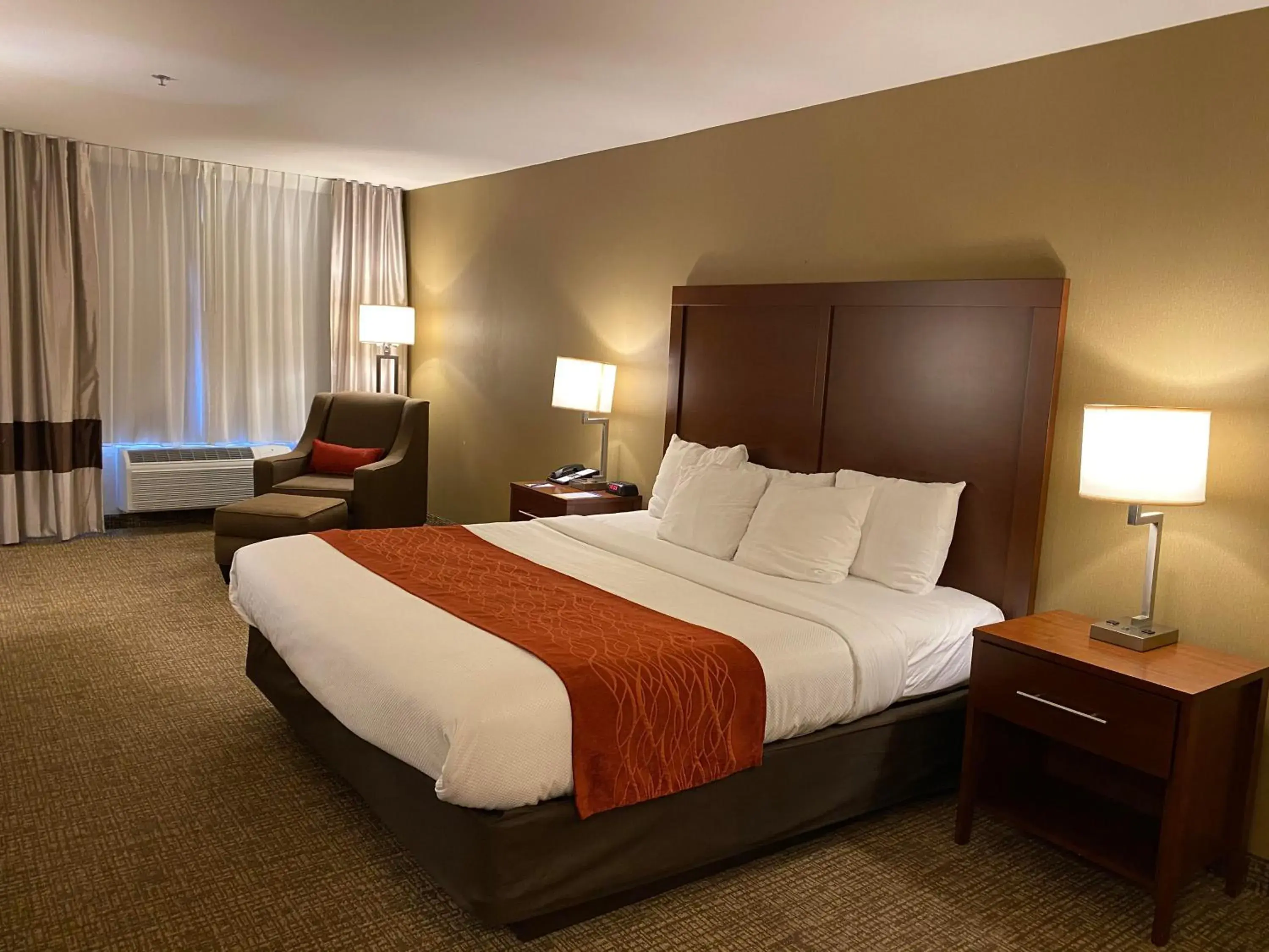 Standard King Room - Non-Smoking in Comfort Inn Marina on the Monterey Bay Standard King Room - Non-Smoking in Comfort Inn Marina on the Monterey Bay