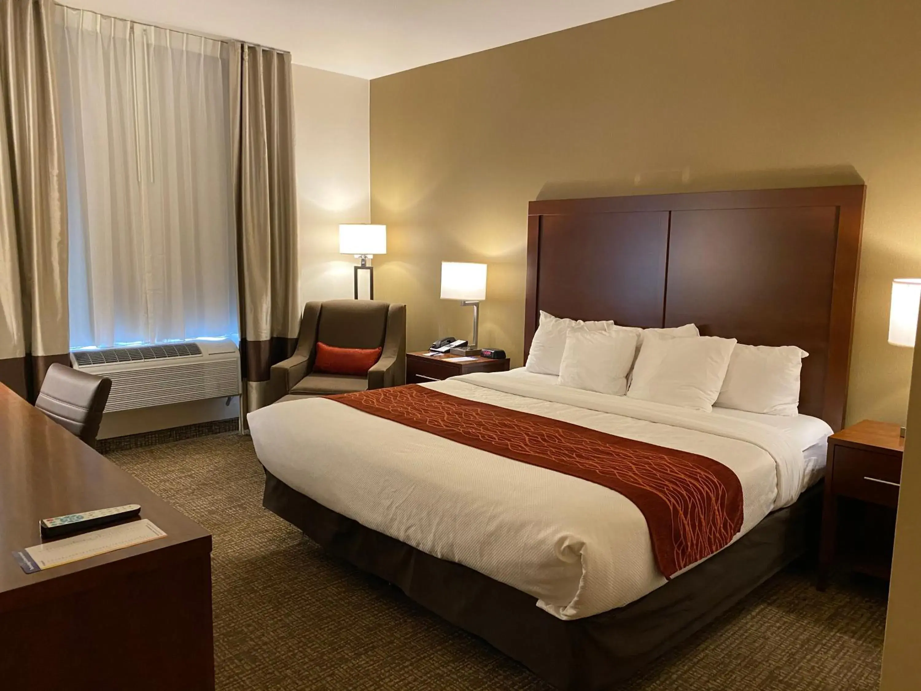 King Room with Roll-In Shower - Accessible/Non-Smoking in Comfort Inn Marina on the Monterey Bay King Room with Roll-In Shower - Accessible/Non-Smoking in Comfort Inn Marina on the Monterey Bay