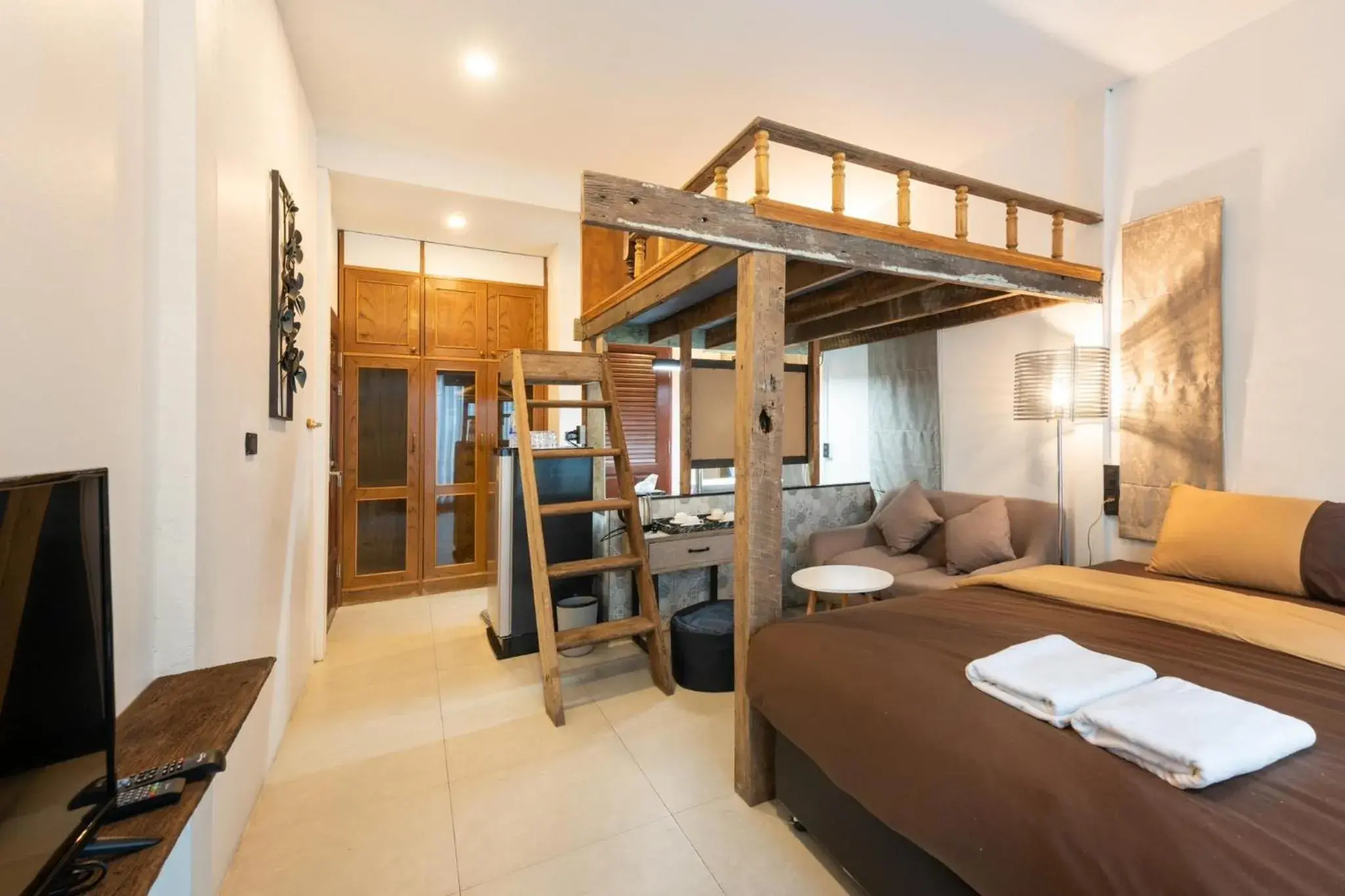 Family Room with Private Bathroom in Tepbunthom Hostel Family Room with Private Bathroom in Tepbunthom Hostel