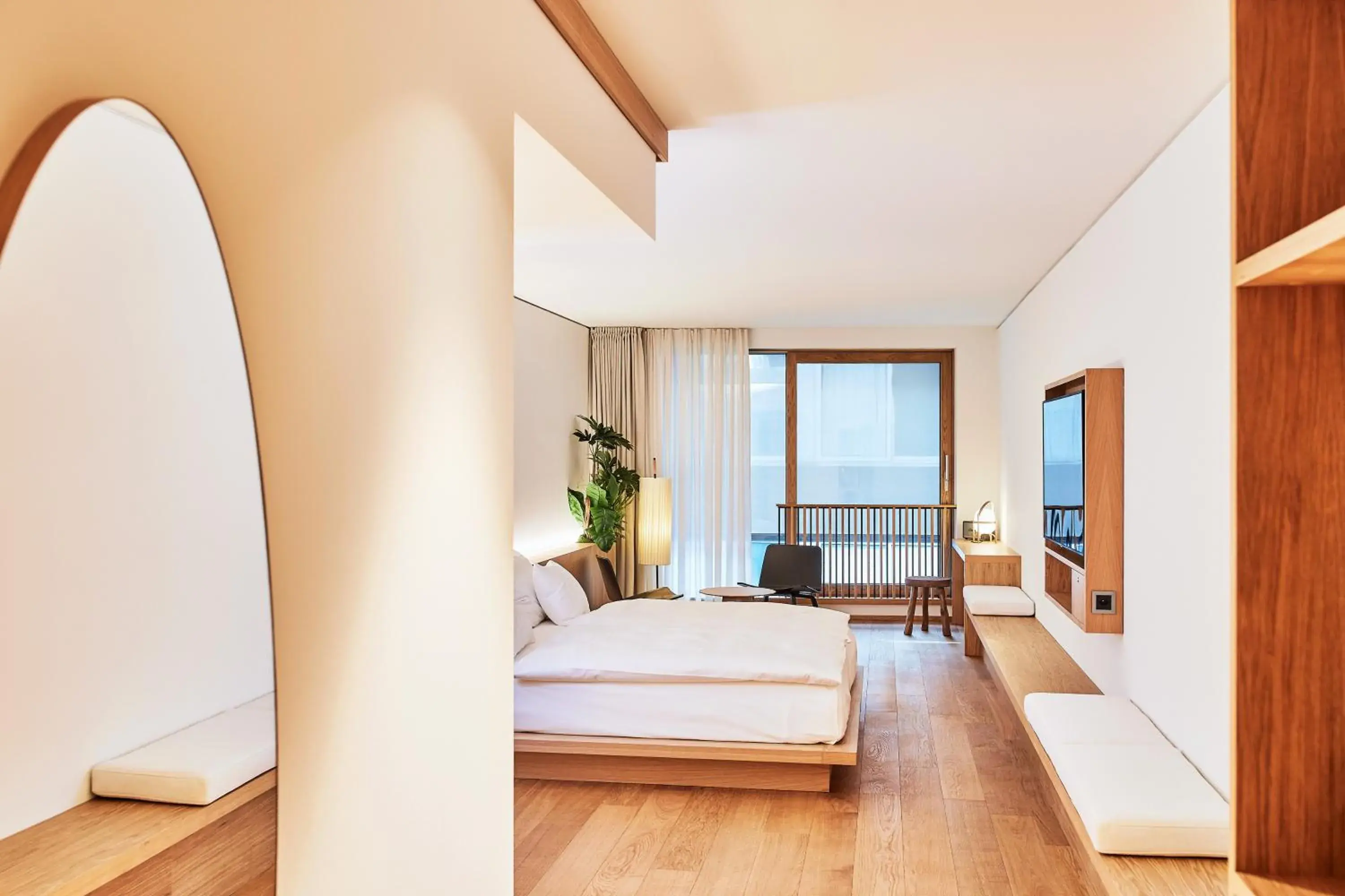 "Large" Junior Suite in ART HOUSE Basel - Member of Design Hotels "Large" Junior Suite in ART HOUSE Basel - Member of Design Hotels