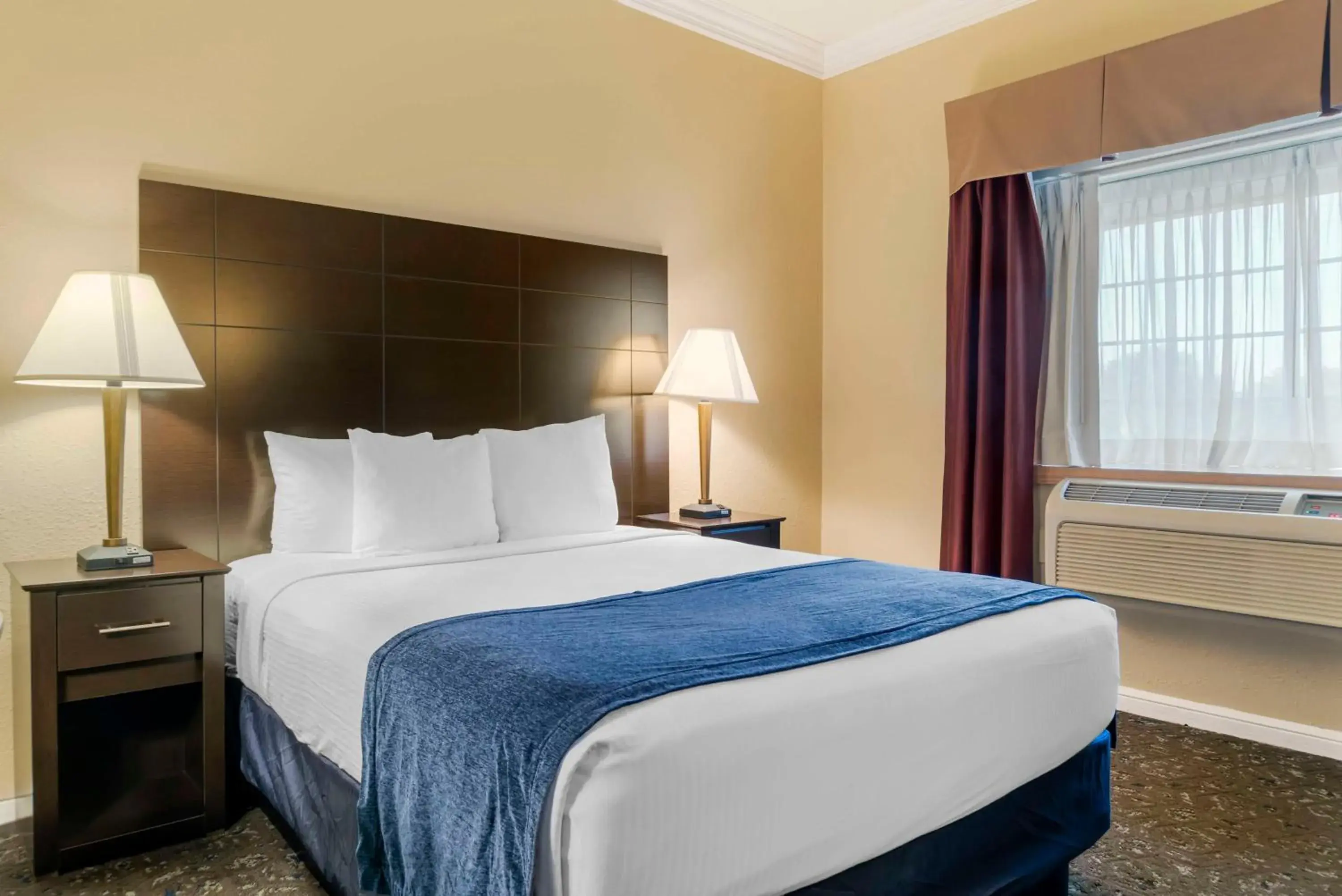 Queen Room - Non-Smoking in Best Western Greenfield Inn Queen Room - Non-Smoking in Best Western Greenfield Inn