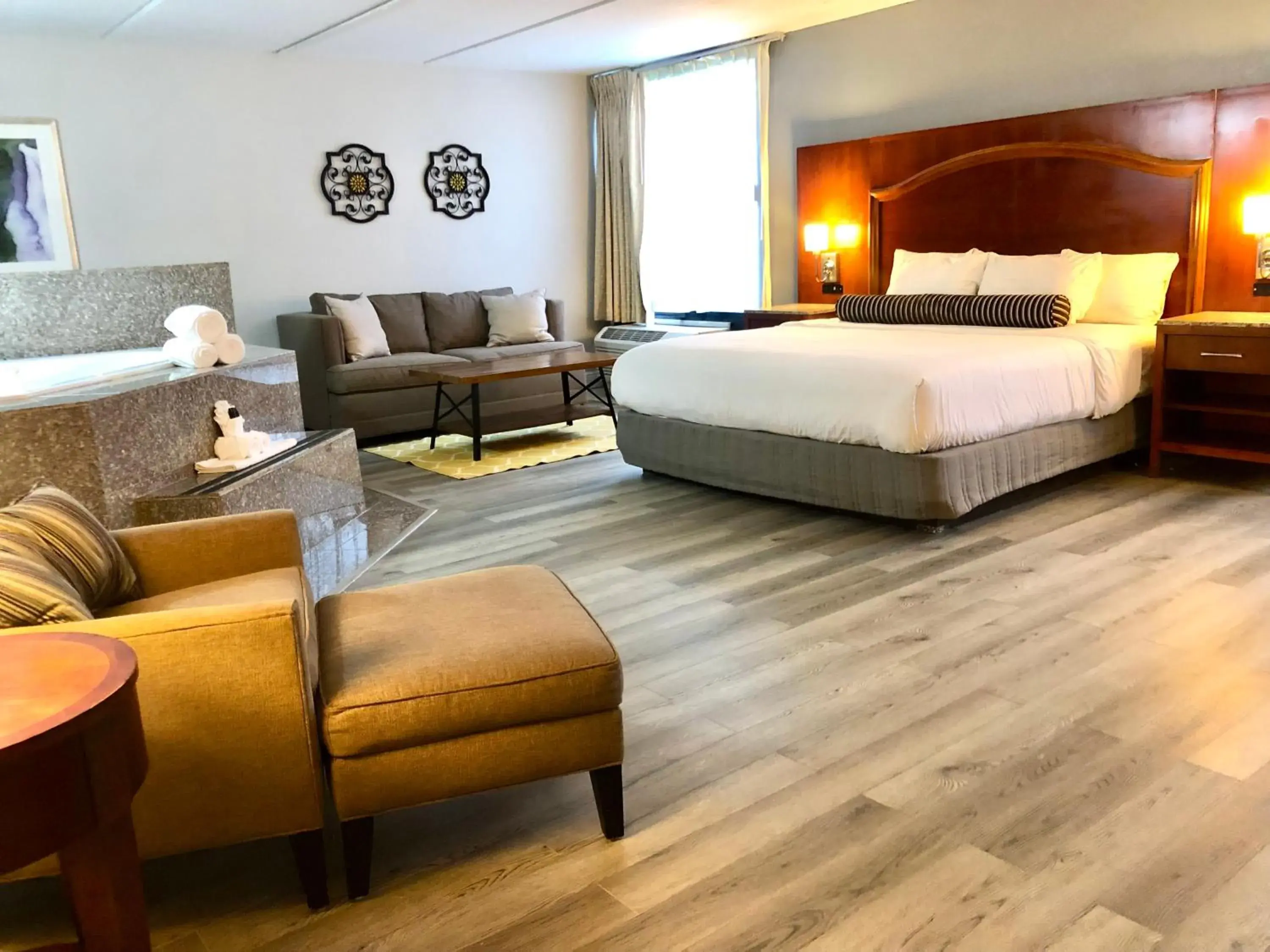 Jacuzzi Suite Non-Smoking in The Grand Hotel Spindletop Jacuzzi Suite Non-Smoking in The Grand Hotel Spindletop