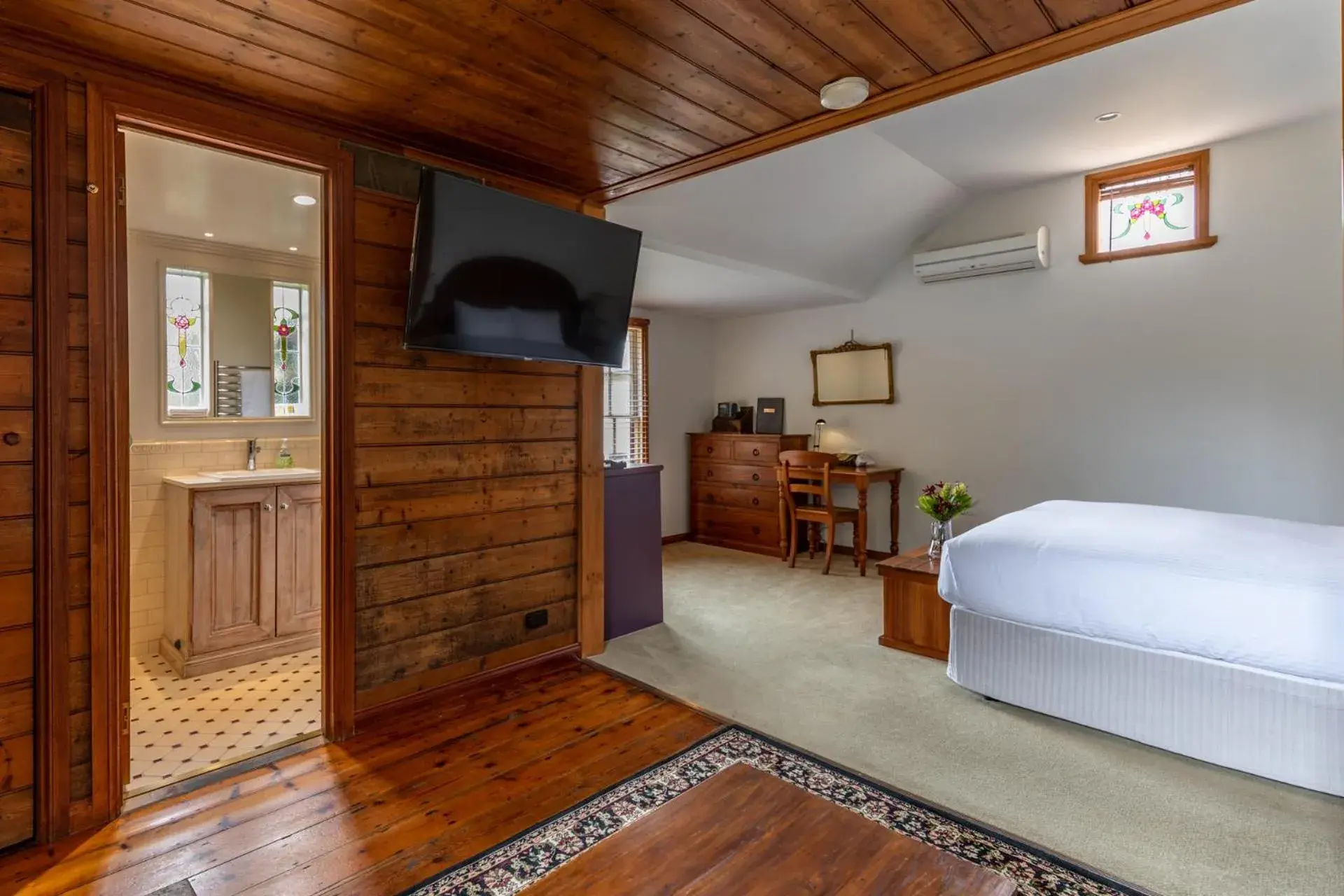 Deluxe Queen Room in Bon Accord Boutique Accommodation Deluxe Queen Room in Bon Accord Boutique Accommodation