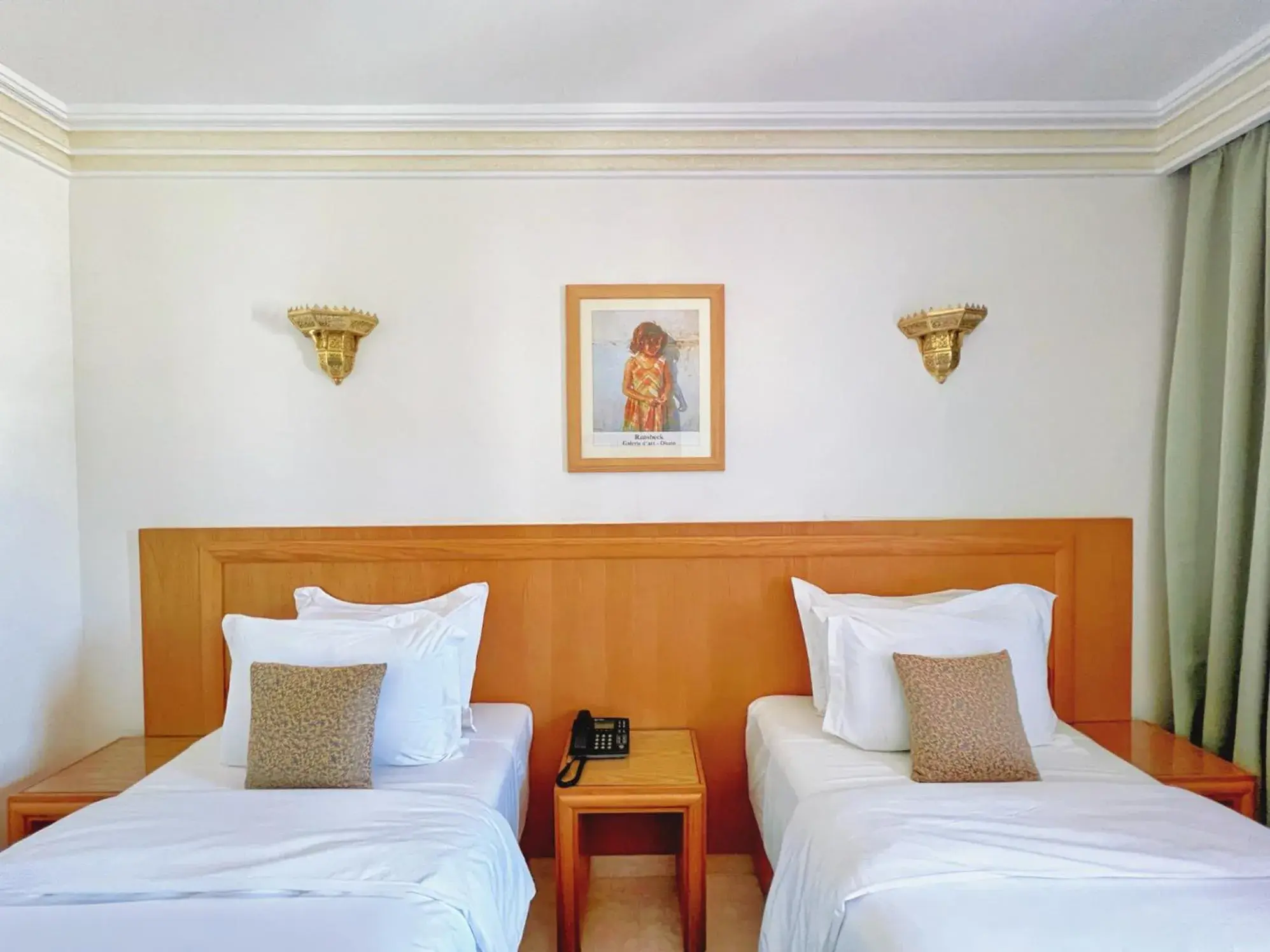 Standard Twin Room in Majliss Hotel Downtown Standard Twin Room in Majliss Hotel Downtown