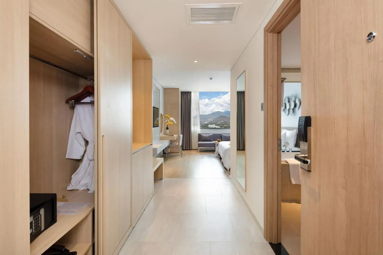 Deluxe Double City View & Partial Sea View in DQua Hotel Deluxe Double City View & Partial Sea View in DQua Hotel