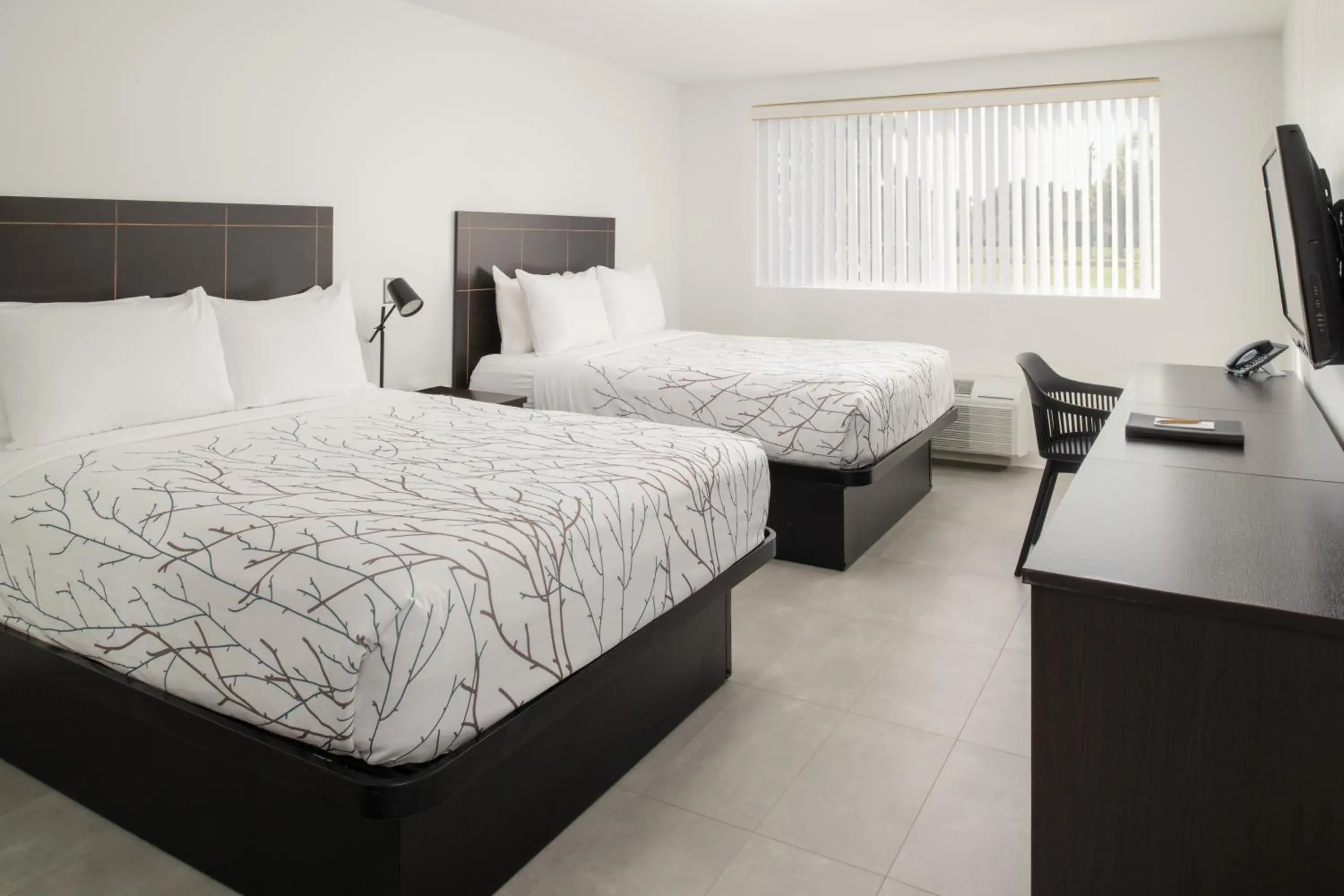 Standard Double Queen Room in Casey Key Resorts - Mainland Standard Double Queen Room in Casey Key Resorts - Mainland