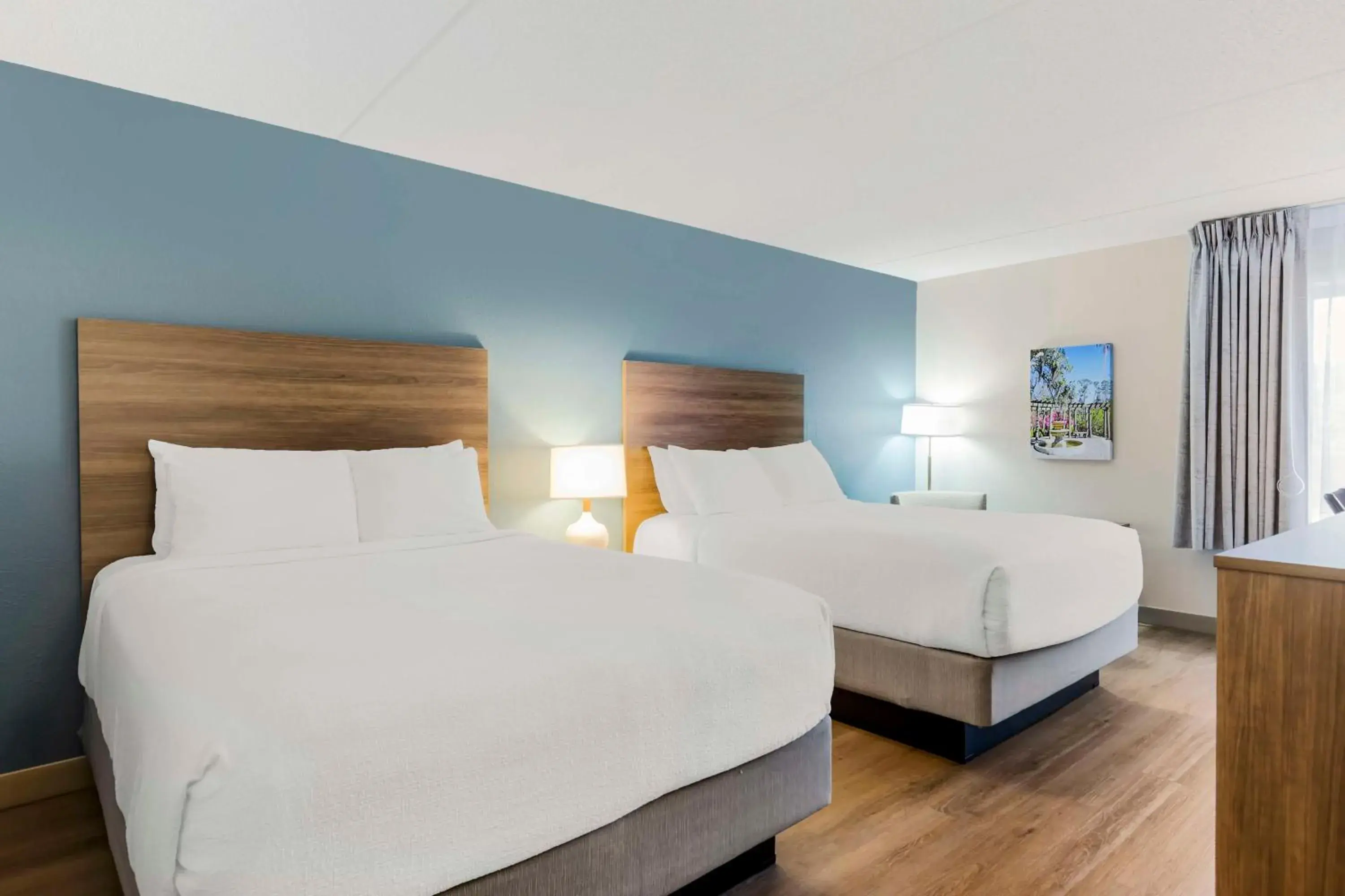 Queen Room with Two Queen Beds and Bath Tub - Disability Access/Non-Smoking in Best Western Plus Wilmington / Wrightsville Beach Queen Room with Two Queen Beds and Bath Tub - Disability Access/Non-Smoking in Best Western Plus Wilmington / Wrightsville Beach