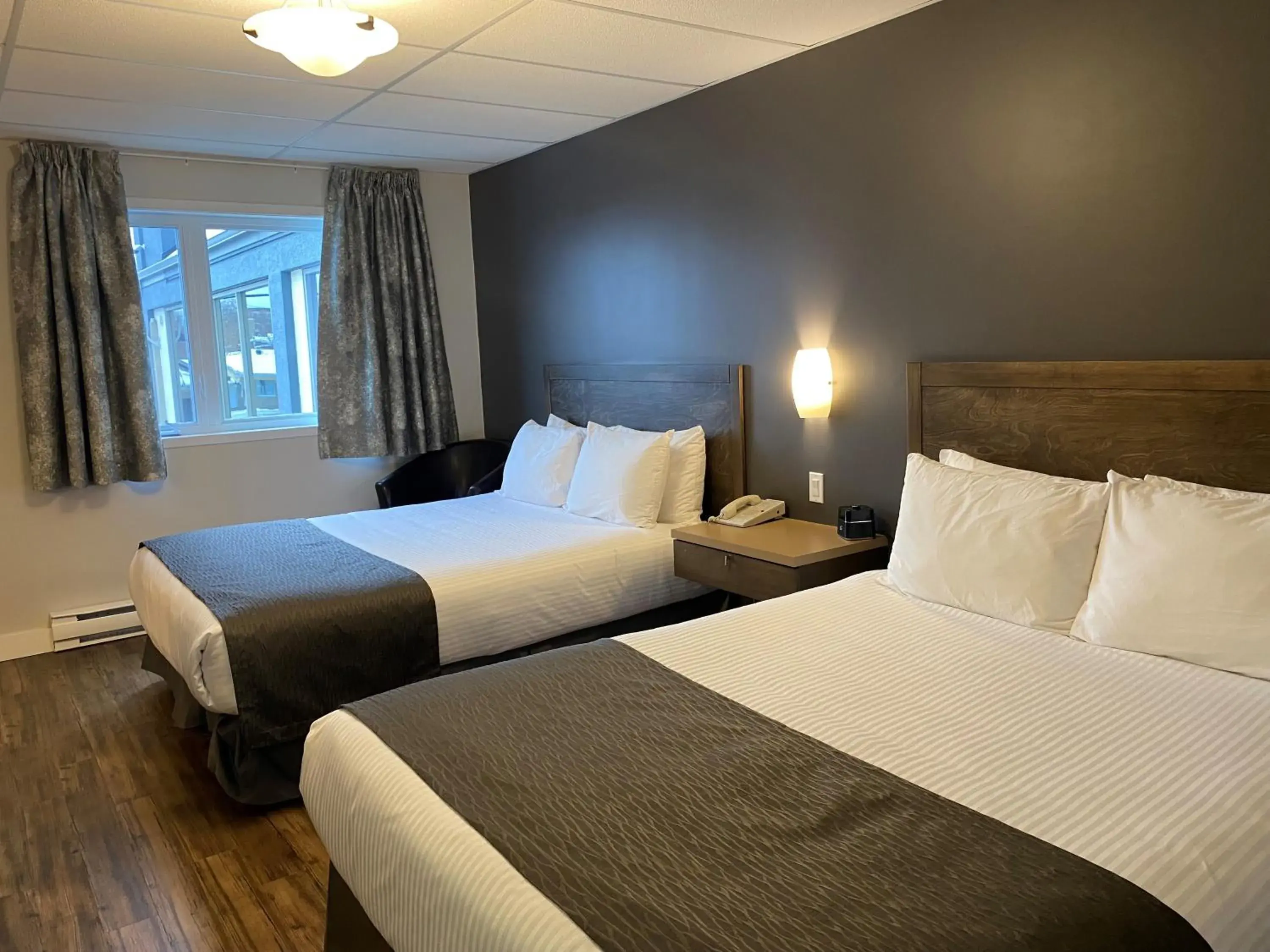 Superior Queen Room with Two Queen Beds in Hôtel Centre-Ville Superior Queen Room with Two Queen Beds in Hôtel Centre-Ville