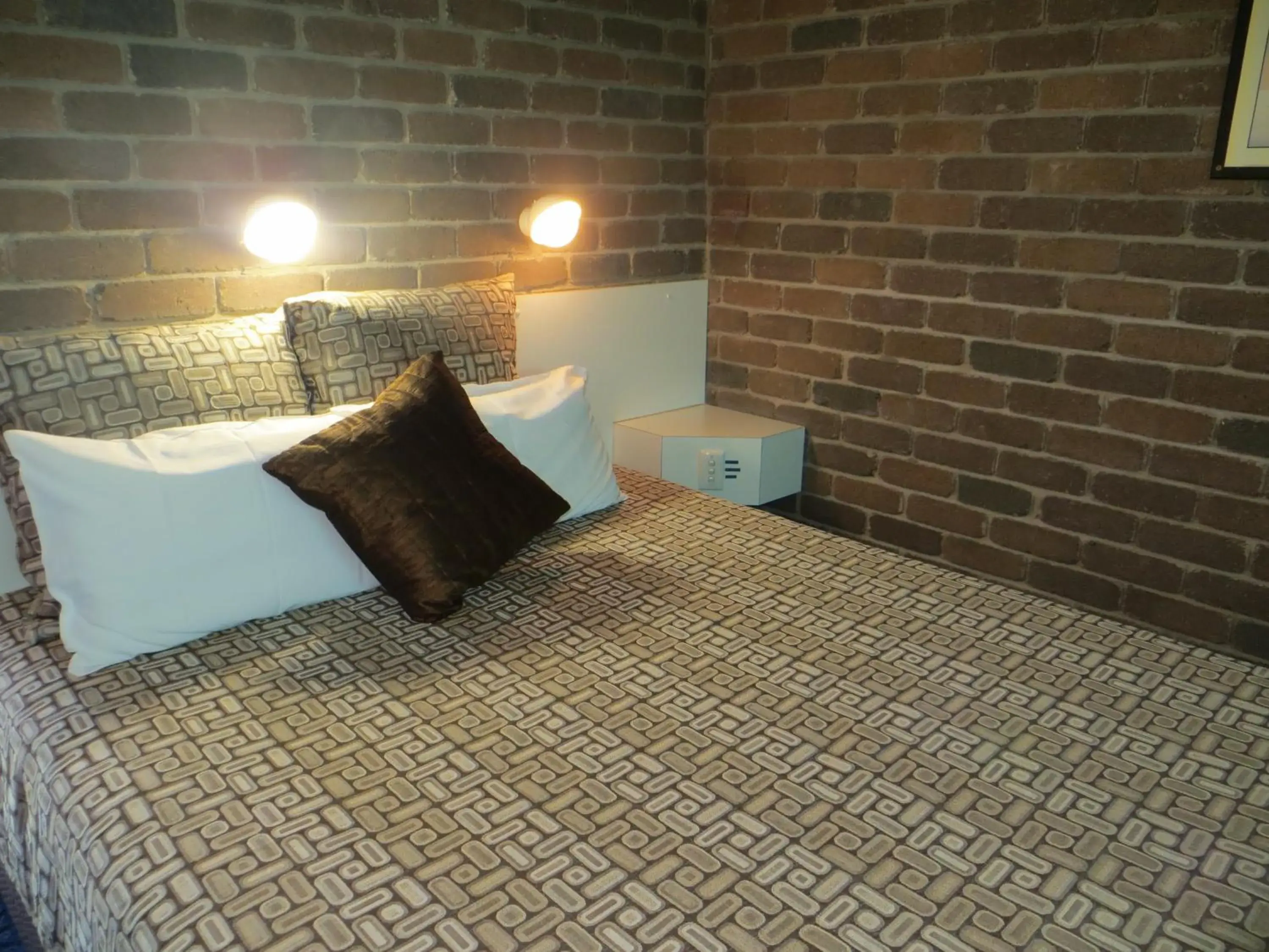 Queen Room in Cattleman's Rest Motor Inn Queen Room in Cattleman's Rest Motor Inn