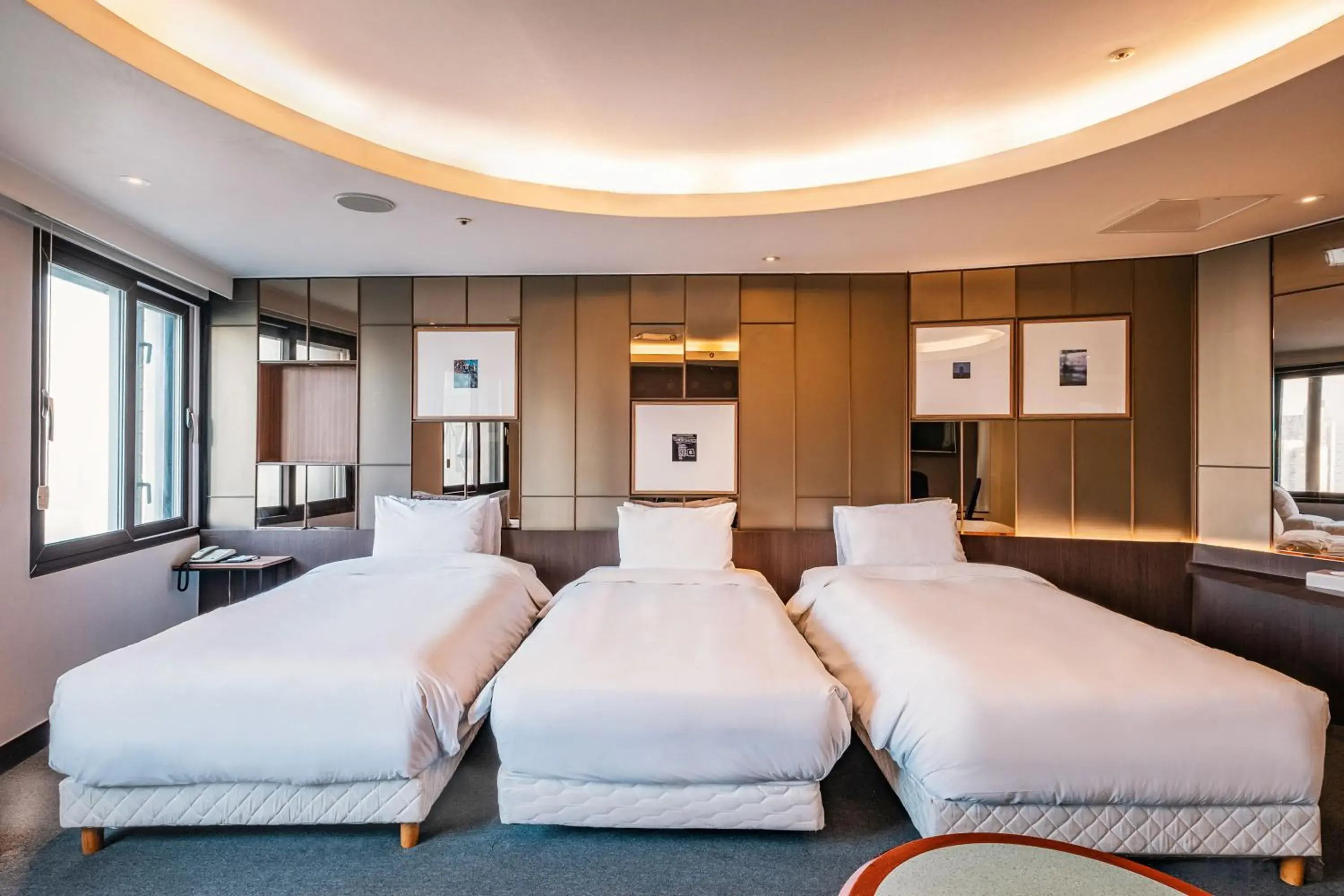 Deluxe Triple Room in The Riverside Hotel Deluxe Triple Room in The Riverside Hotel