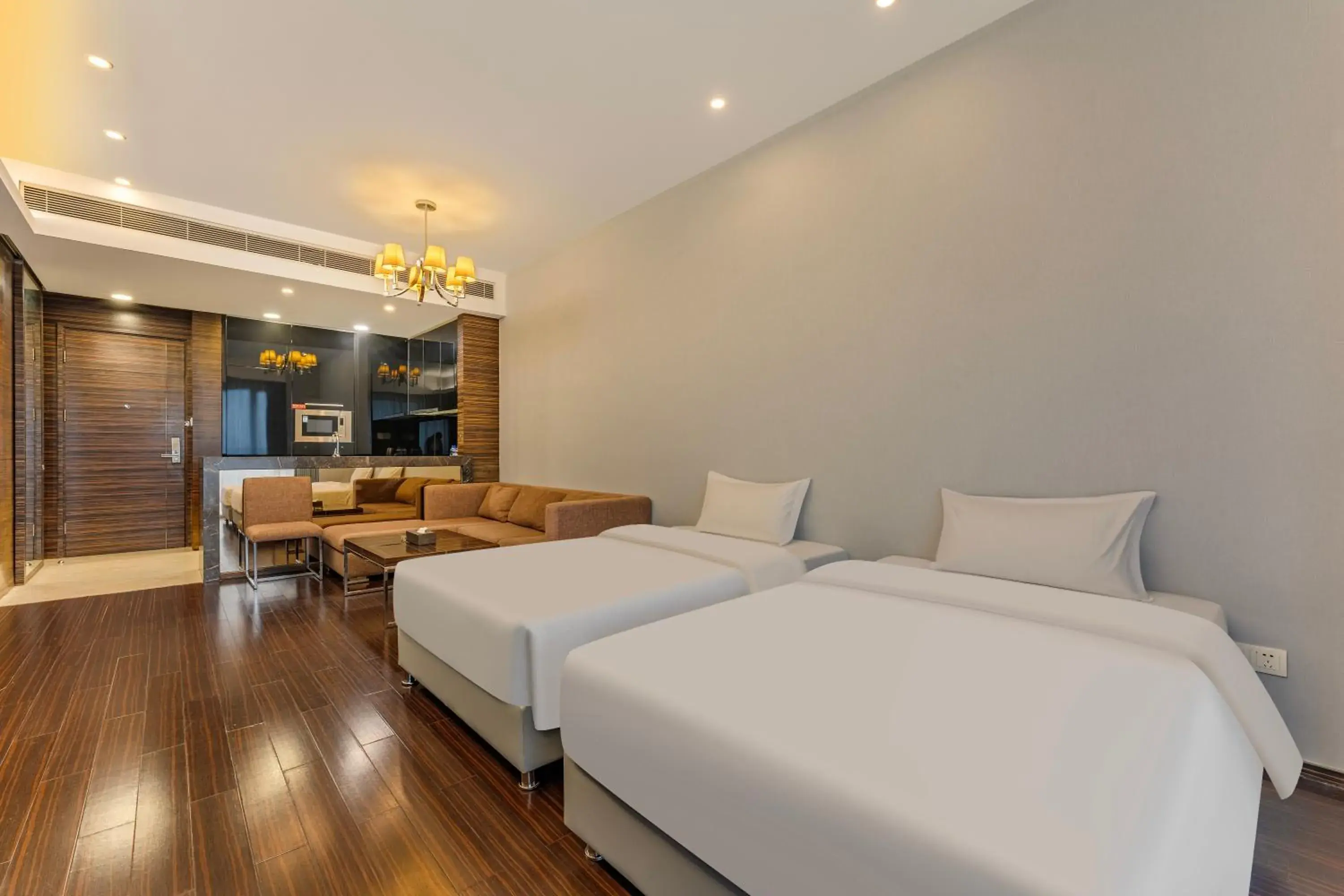 Executive Suite with Three Beds in HeeFun Apartment GZ -Poly World Trading Center-walking distance to Canton Fair Executive Suite with Three Beds in HeeFun Apartment GZ -Poly World Trading Center-walking distance to Canton Fair
