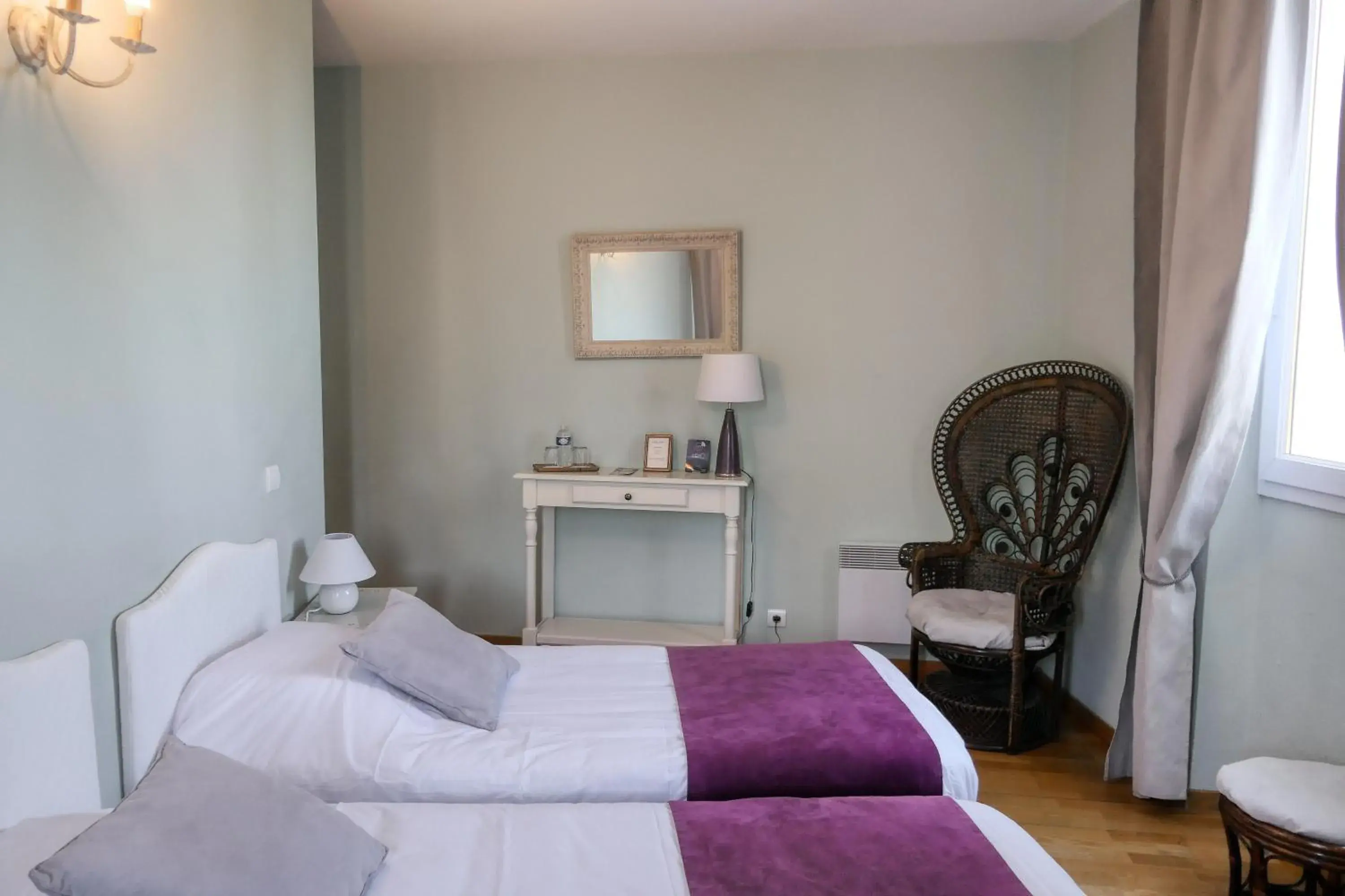 Standard Twin Room in Logis Hôtel La Bastide des Monges Standard Twin Room in Logis Hôtel La Bastide des Monges