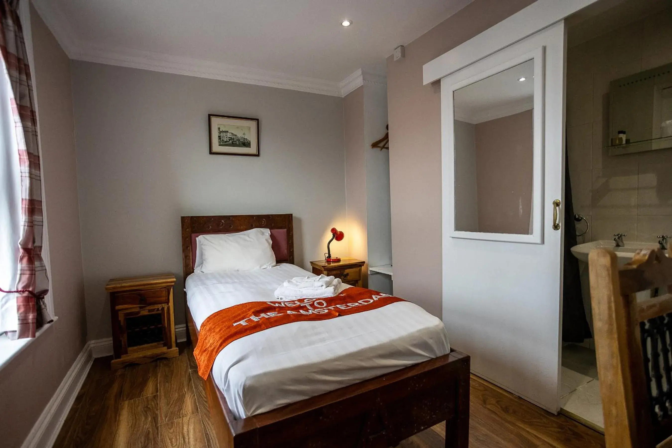 Single Room in Amsterdam Hotel Brighton Seafront Single Room in Amsterdam Hotel Brighton Seafront