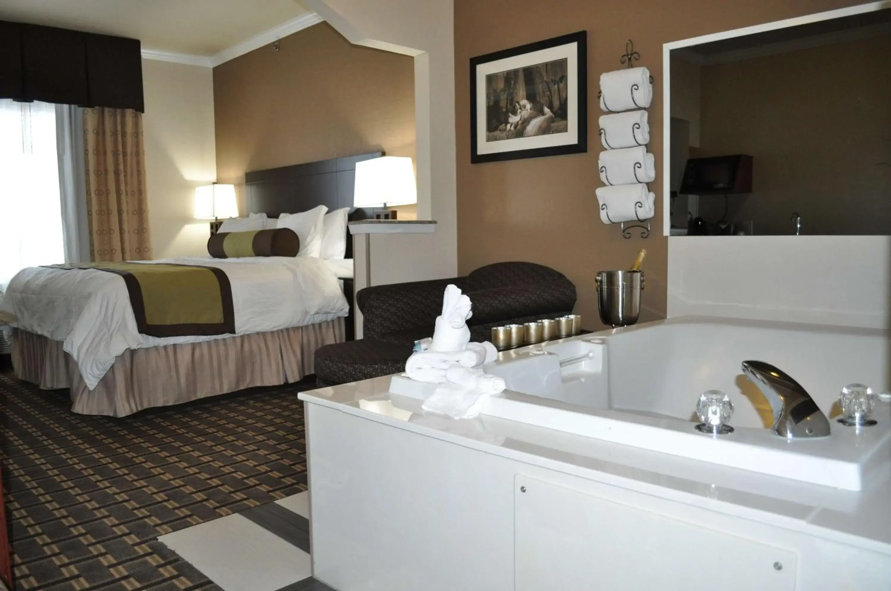 King Room with Spa Bath and Wet Bar - Non-Smoking in Best Western Plus Cutting Horse Inn & Suites King Room with Spa Bath and Wet Bar - Non-Smoking in Best Western Plus Cutting Horse Inn & Suites