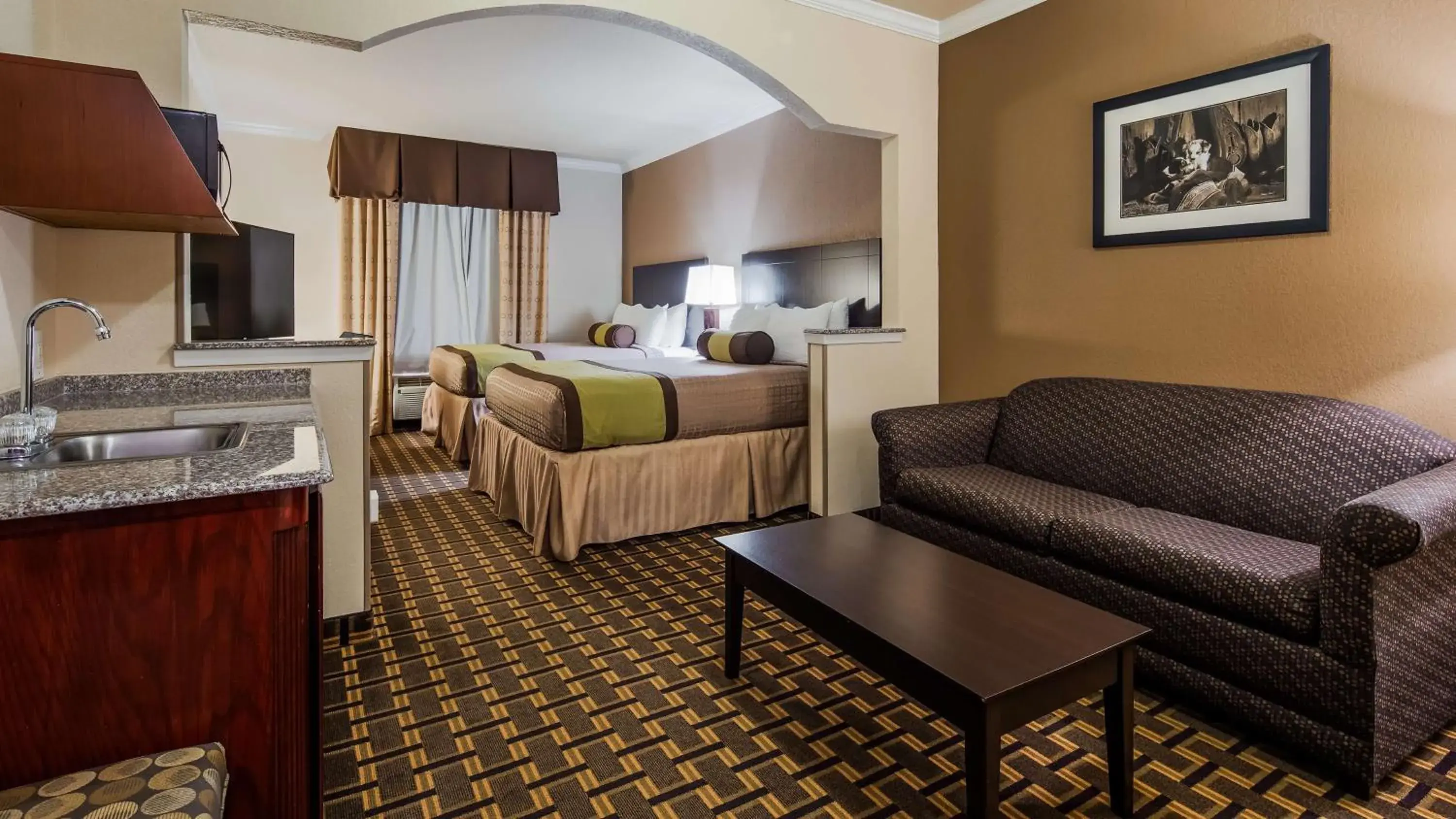 Queen Suite with Two Queen Beds and Sofa Bed - Wet Bar/Non-Smoking in Best Western Plus Cutting Horse Inn & Suites Queen Suite with Two Queen Beds and Sofa Bed - Wet Bar/Non-Smoking in Best Western Plus Cutting Horse Inn & Suites