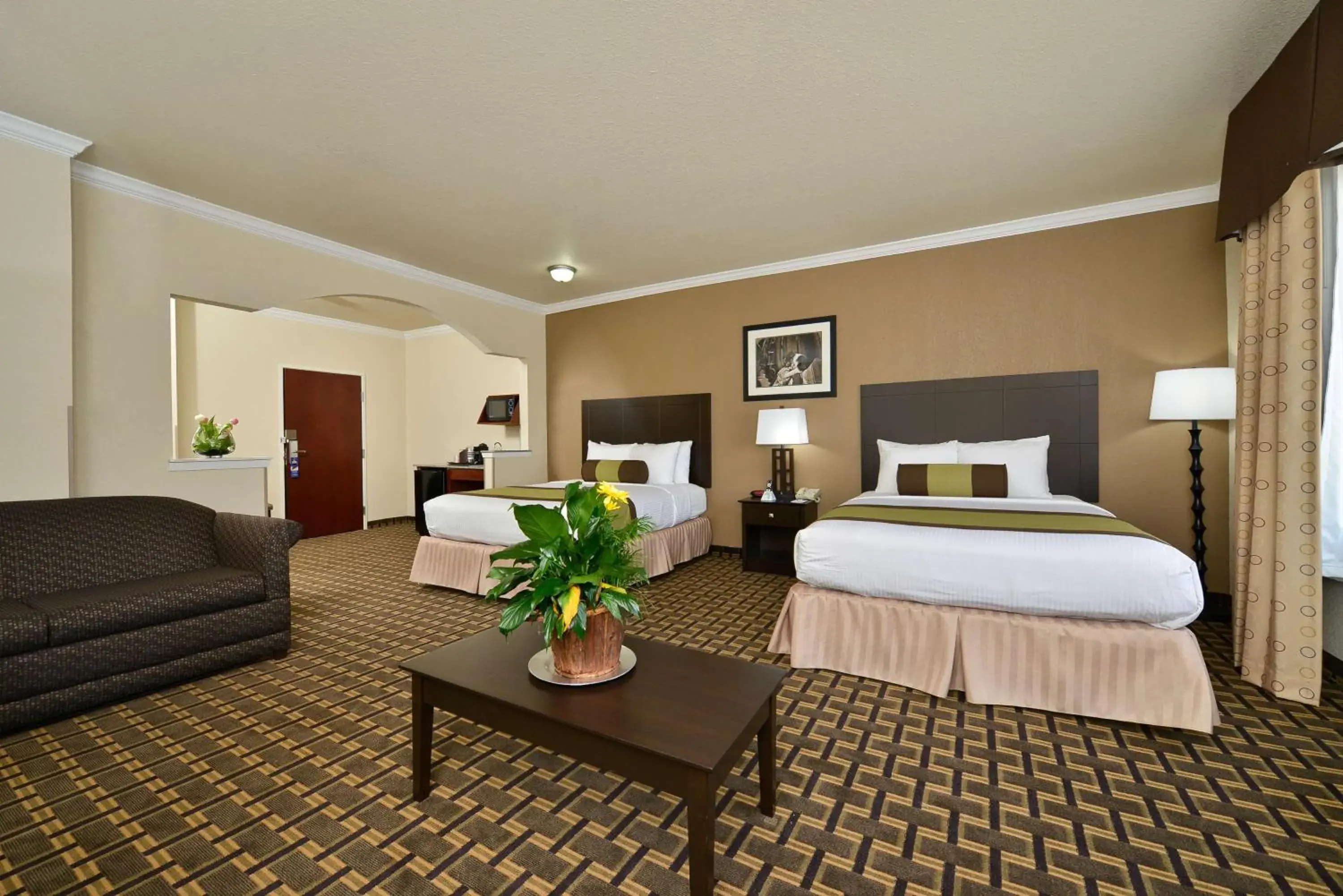 King Room with Two King and One Queen Beds and Bath Tub - Mobility Accessible in Best Western Plus Cutting Horse Inn & Suites King Room with Two King and One Queen Beds and Bath Tub - Mobility Accessible in Best Western Plus Cutting Horse Inn & Suites