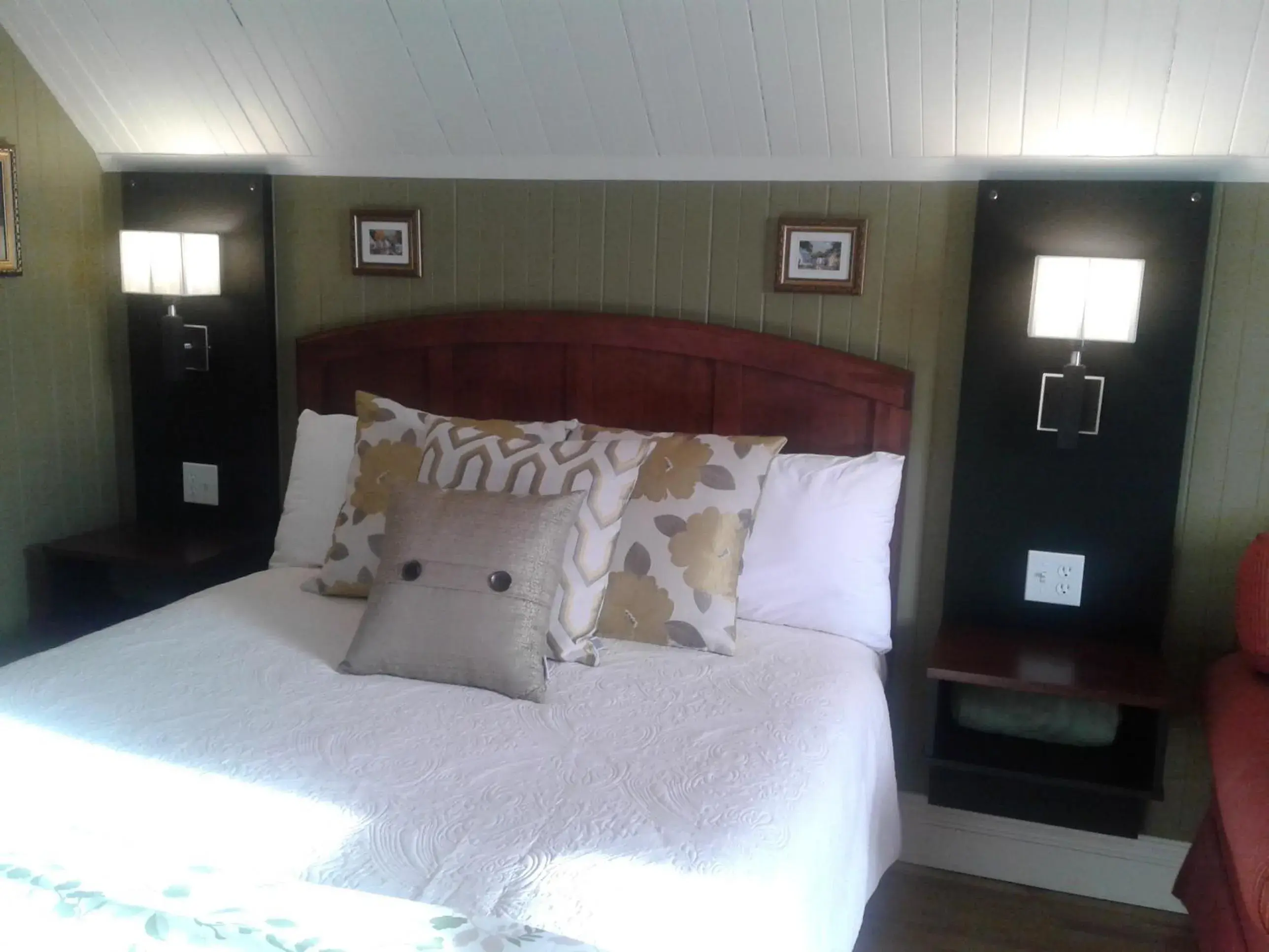 Queen Room with Double Sofa Bed in Le Gîte Du Coteau Queen Room with Double Sofa Bed in Le Gîte Du Coteau