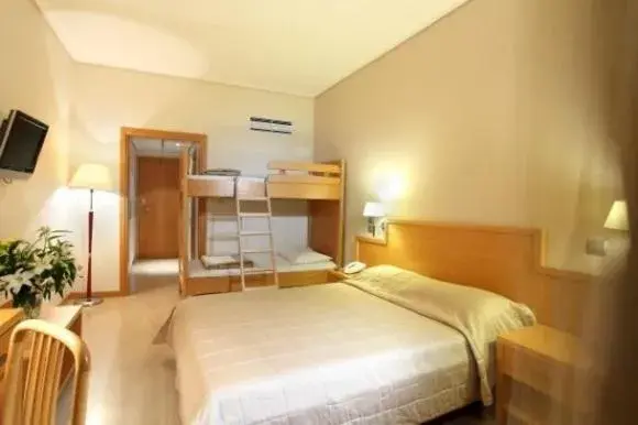 Quadruple Room (2 Adults + 2 Children) with Sea View in Messinian Bay Quadruple Room (2 Adults + 2 Children) with Sea View in Messinian Bay