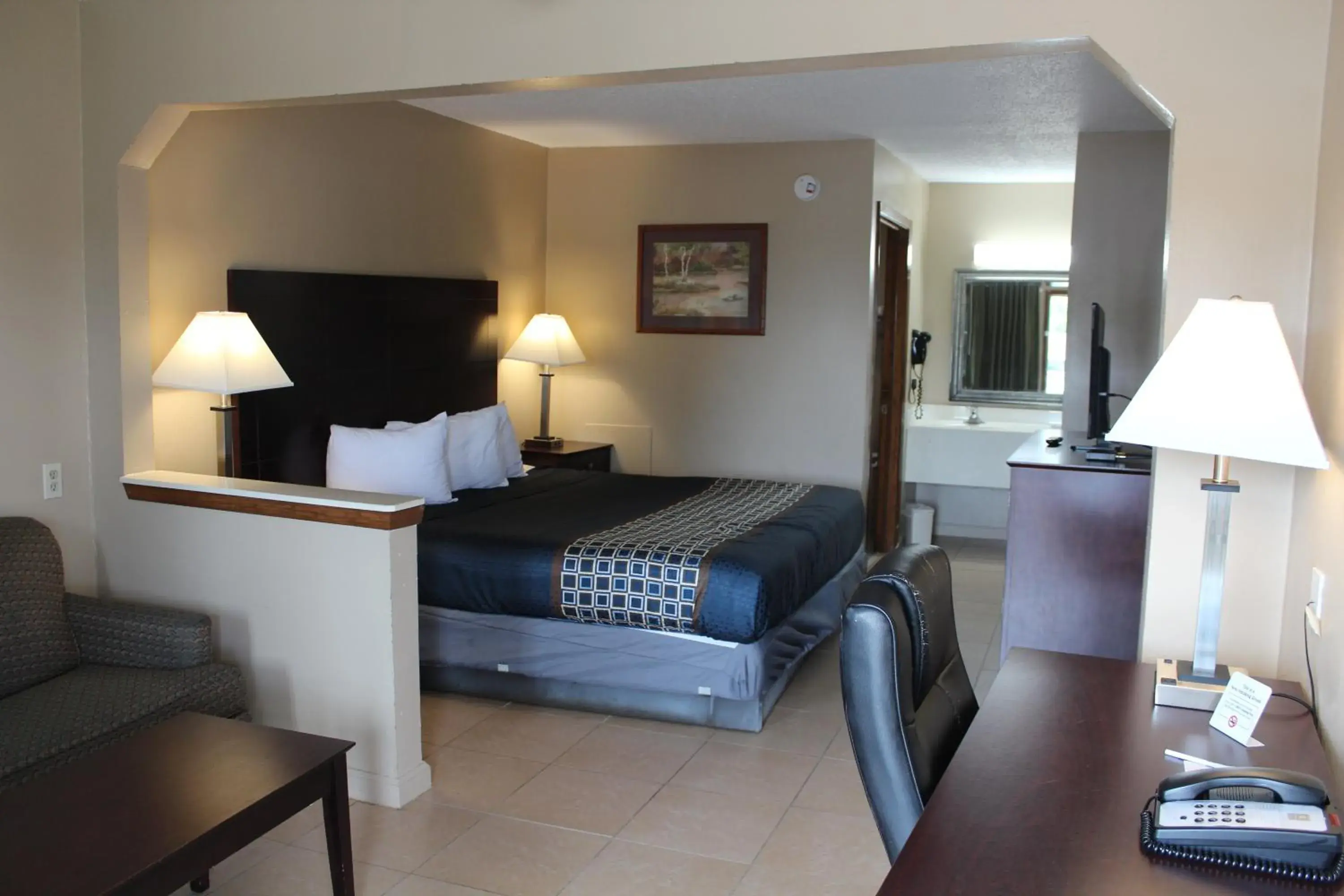 Deluxe King Suite in Highland Inn Denham Springs Baton Rouge East Deluxe King Suite in Highland Inn Denham Springs Baton Rouge East