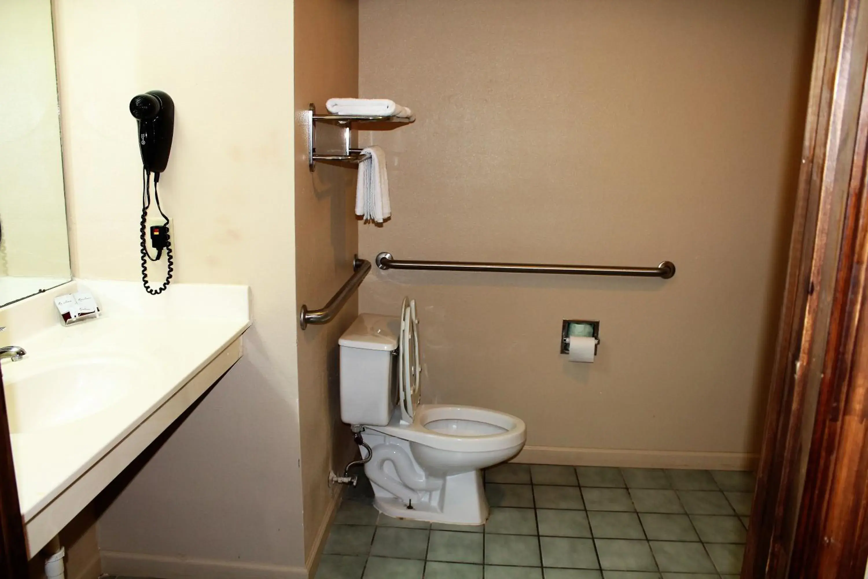 King Room - Disability Access in Highland Inn Denham Springs Baton Rouge East King Room - Disability Access in Highland Inn Denham Springs Baton Rouge East