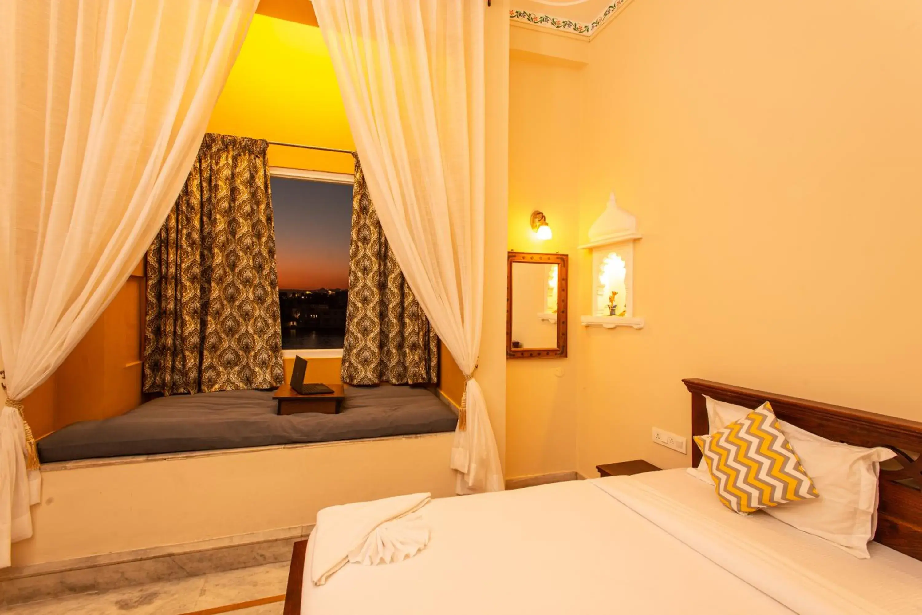 Lake View Superior Double Bed Private Room Ensuite in Hostel Mantra Lake View Superior Double Bed Private Room Ensuite in Hostel Mantra