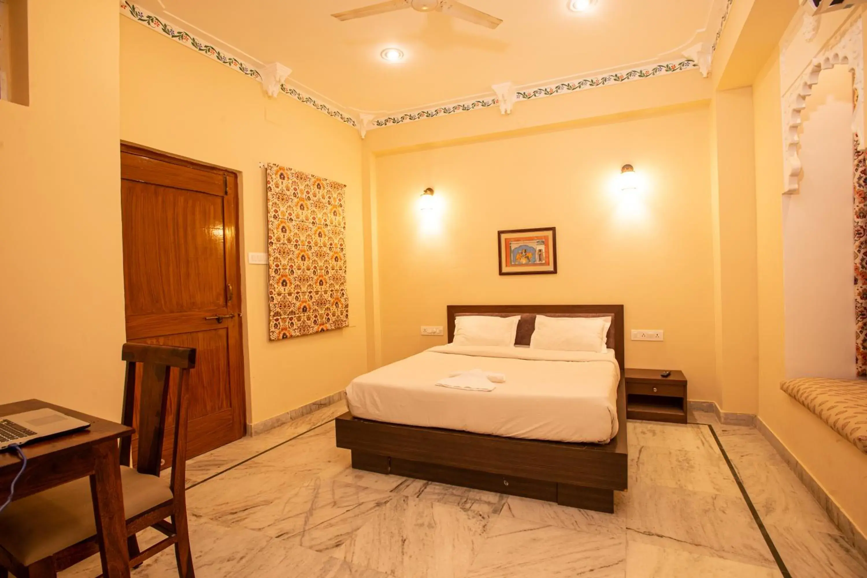 Deluxe Double Bed Private Room Ensuite in Hostel Mantra Deluxe Double Bed Private Room Ensuite in Hostel Mantra