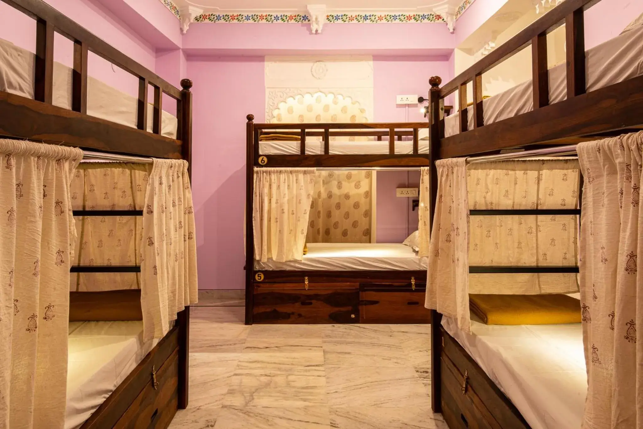 Bed in 6-Bed Mixed Dormitory Room in Hostel Mantra Bed in 6-Bed Mixed Dormitory Room in Hostel Mantra