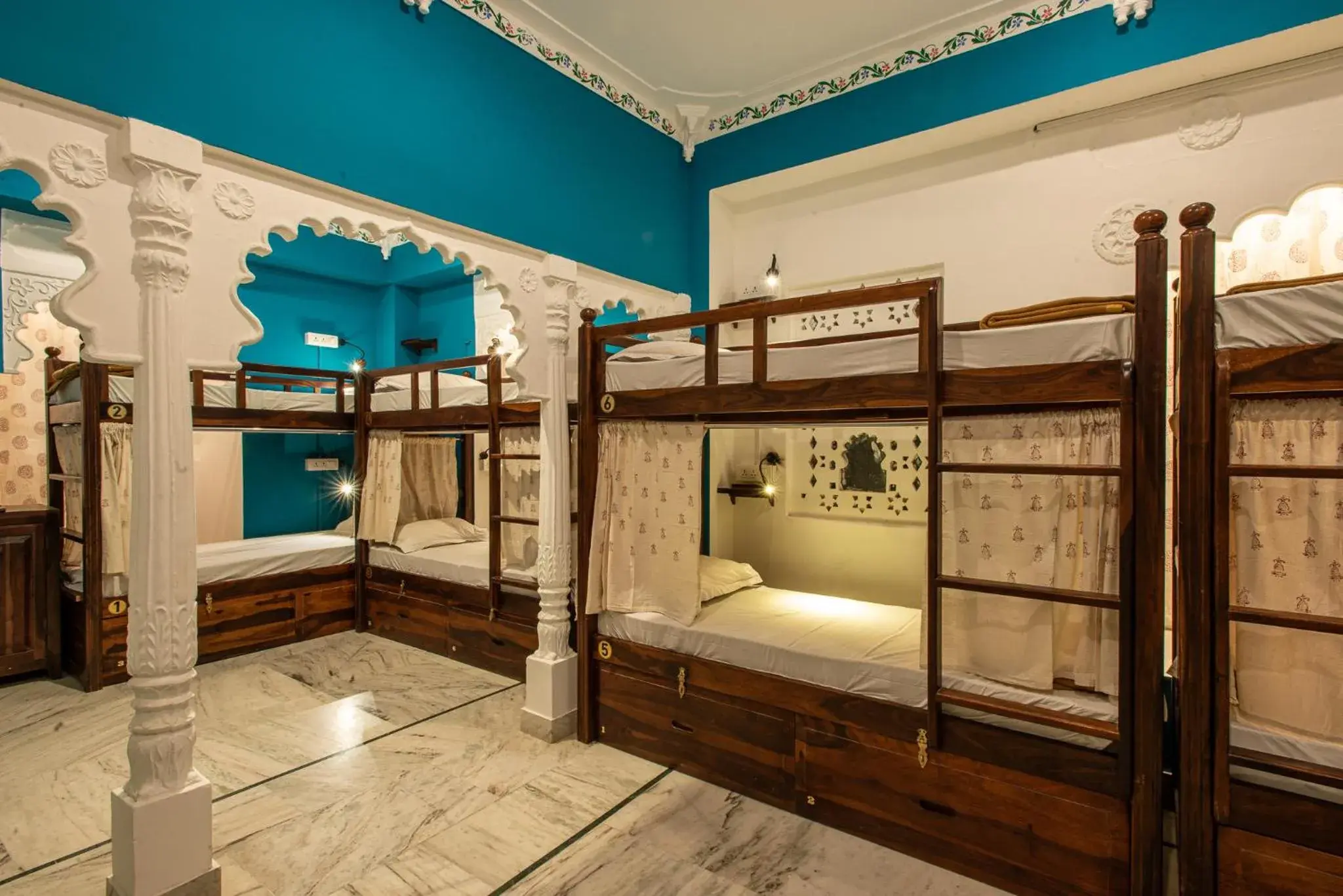 Bed in 10-Bed Mixed Dormitory Room in Hostel Mantra Bed in 10-Bed Mixed Dormitory Room in Hostel Mantra