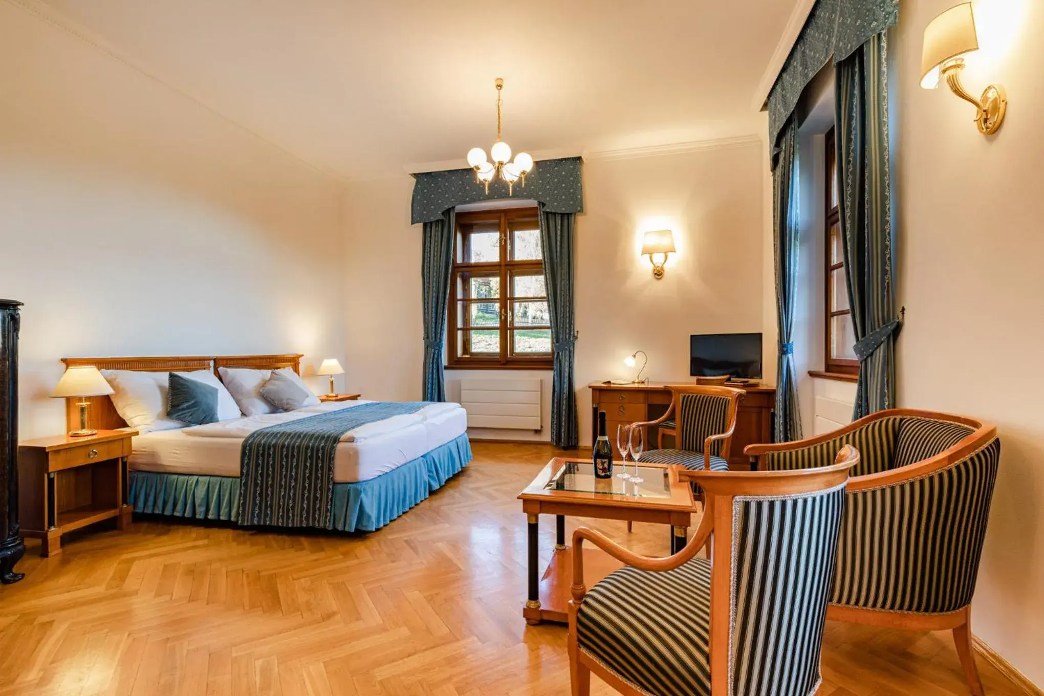 Deluxe Quadruple Room in Wellness Hotel Zámeček Deluxe Quadruple Room in Wellness Hotel Zámeček