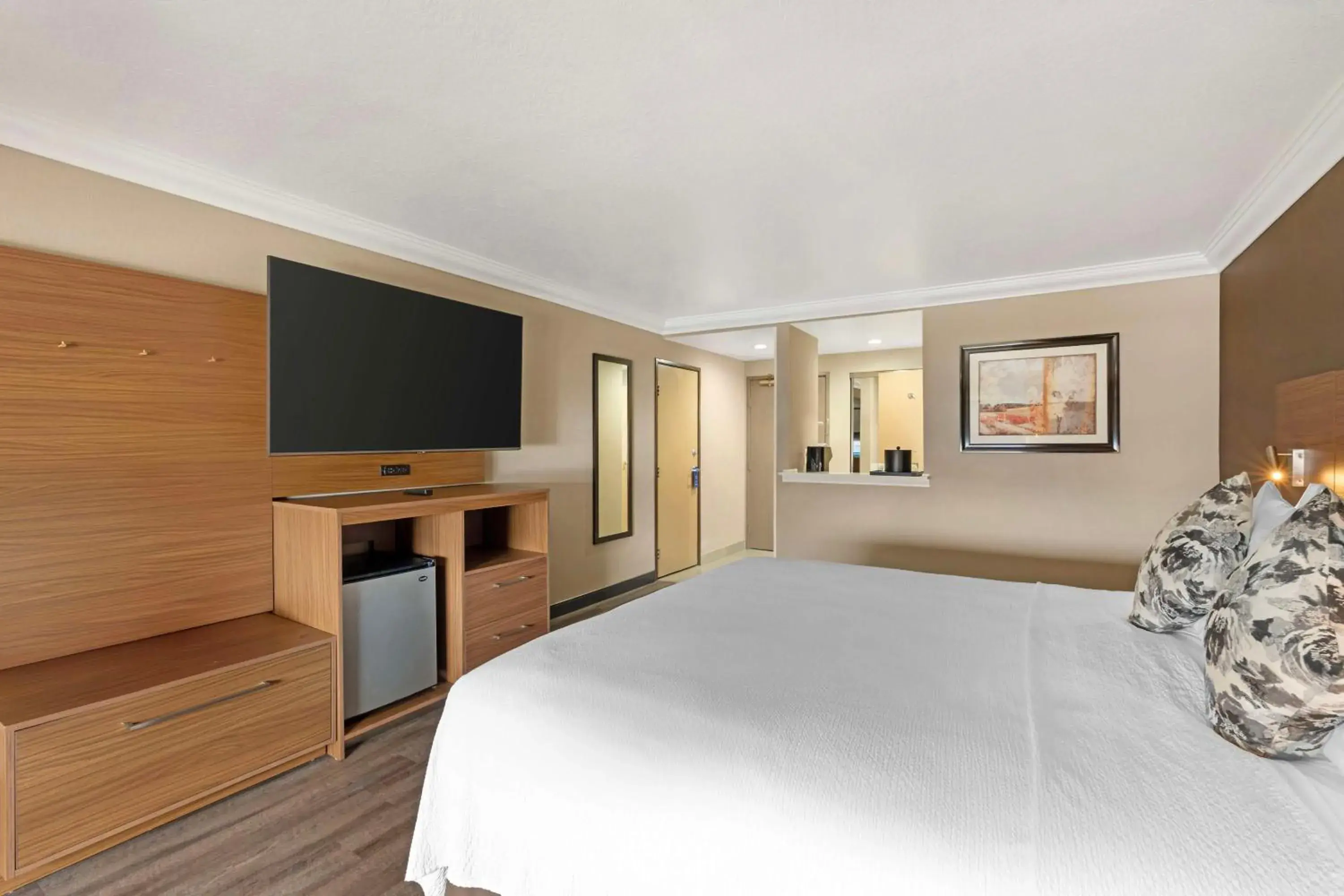 Executive King Room in Best Western Plus Newport Mesa Inn Executive King Room in Best Western Plus Newport Mesa Inn