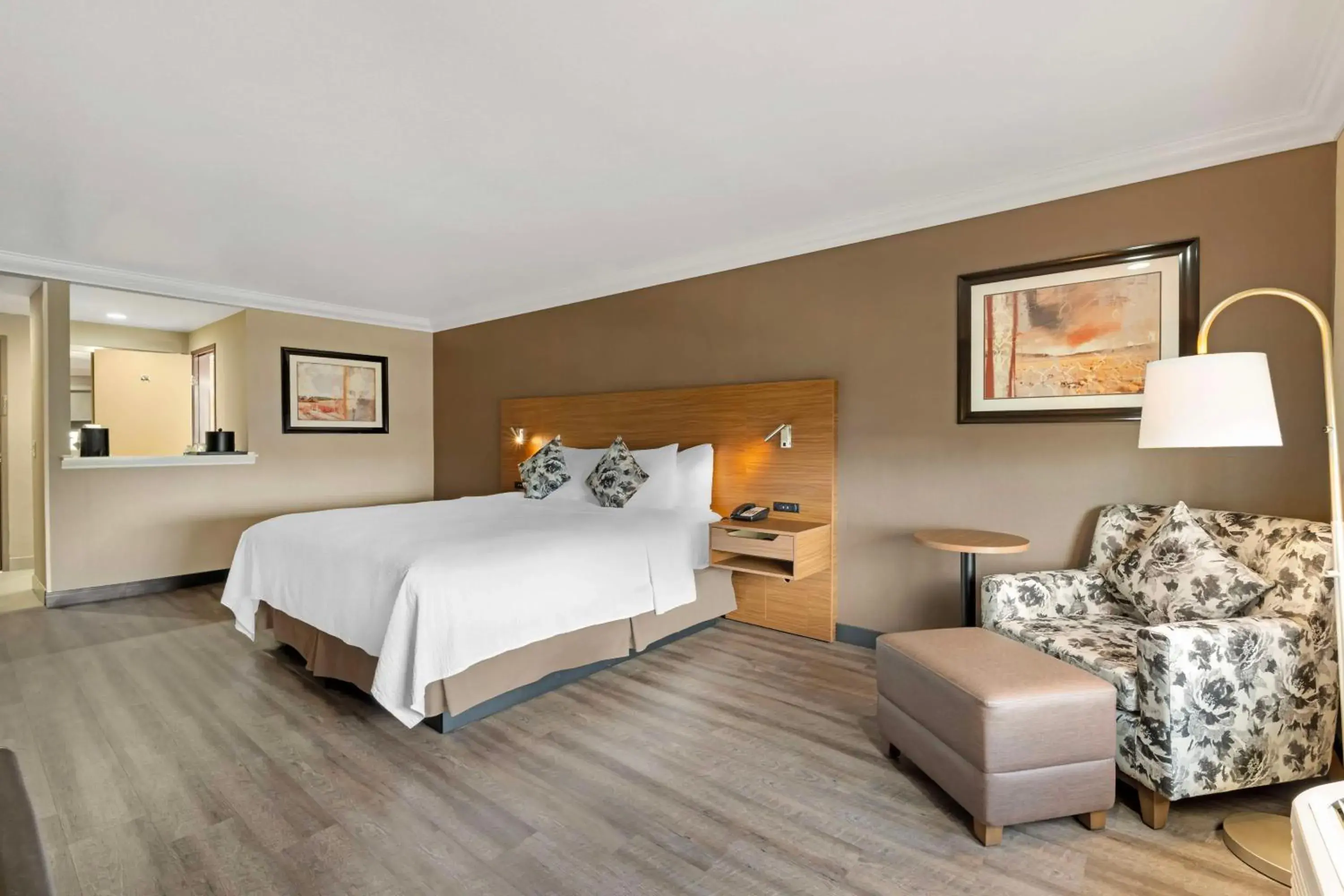 King Room with Roll-in Shower - Disability Access/Non-Smoking in Best Western Plus Newport Mesa Inn King Room with Roll-in Shower - Disability Access/Non-Smoking in Best Western Plus Newport Mesa Inn
