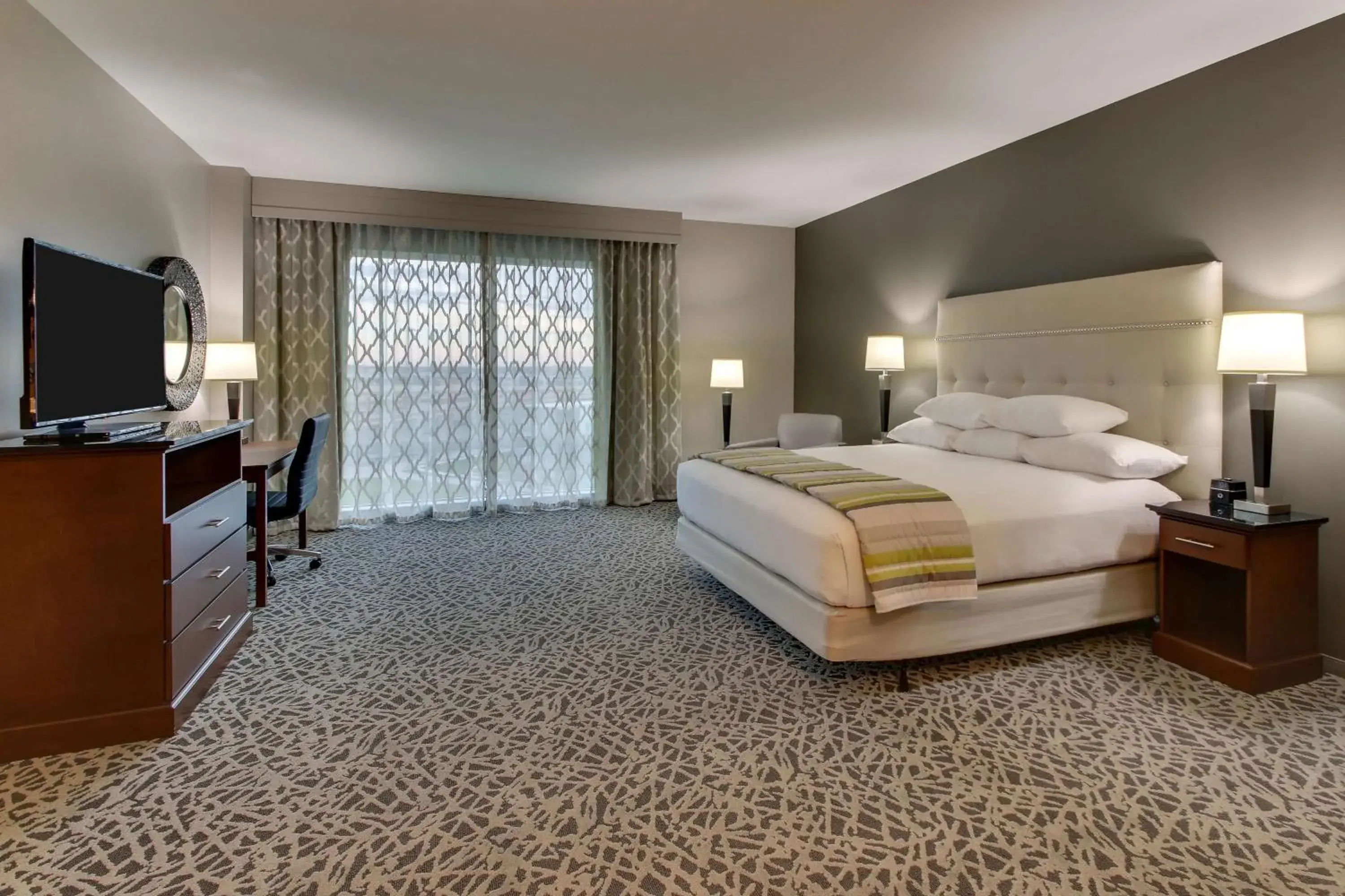 Superior King Room - Hearing Accessible, Roll-in Shower in Drury Plaza Hotel Dallas Richardson Superior King Room - Hearing Accessible, Roll-in Shower in Drury Plaza Hotel Dallas Richardson